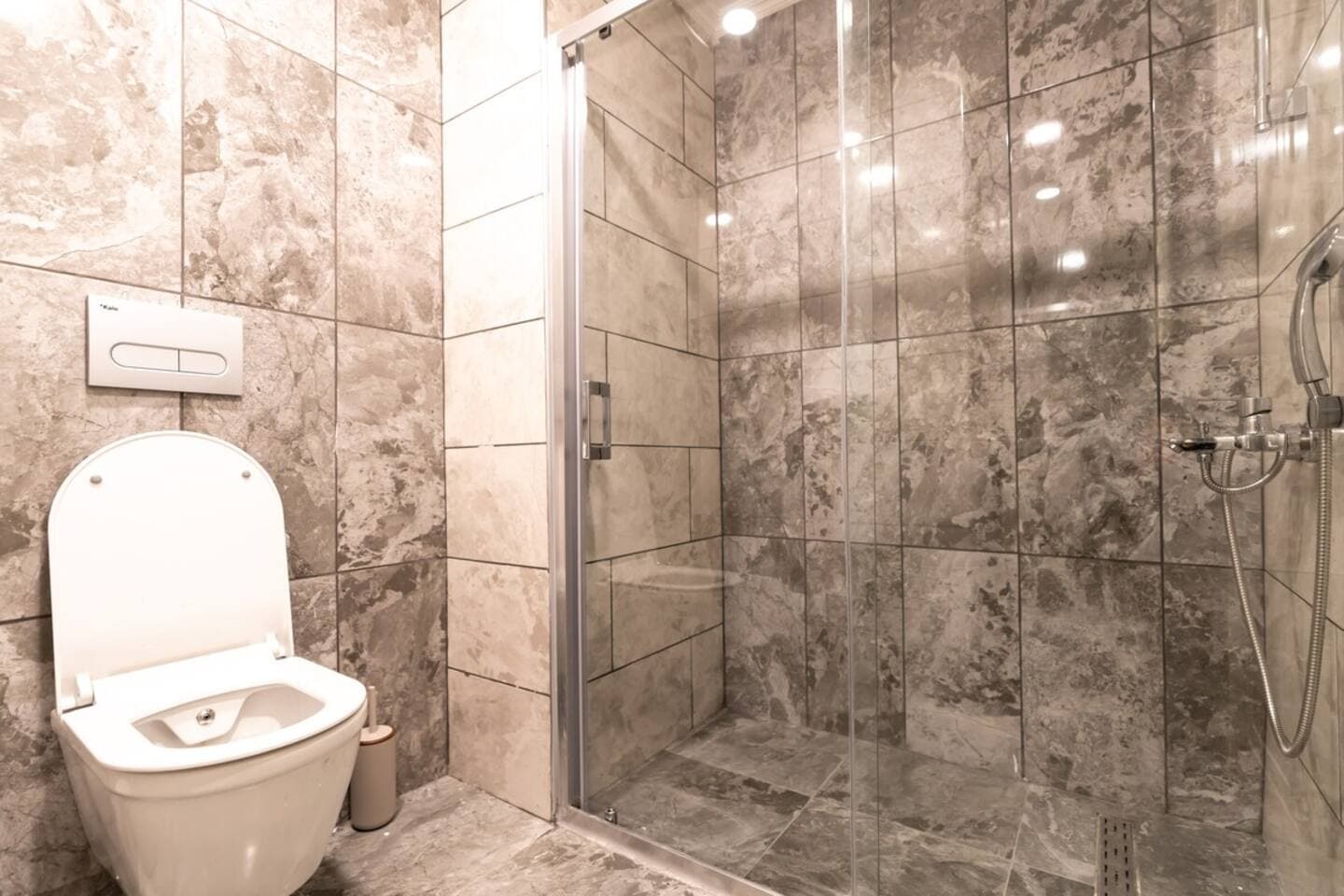 Modern & Fancy 2-Bedroom Apt with Nespresso, furnished apartment in Kağıthane, Istanbul — image 16