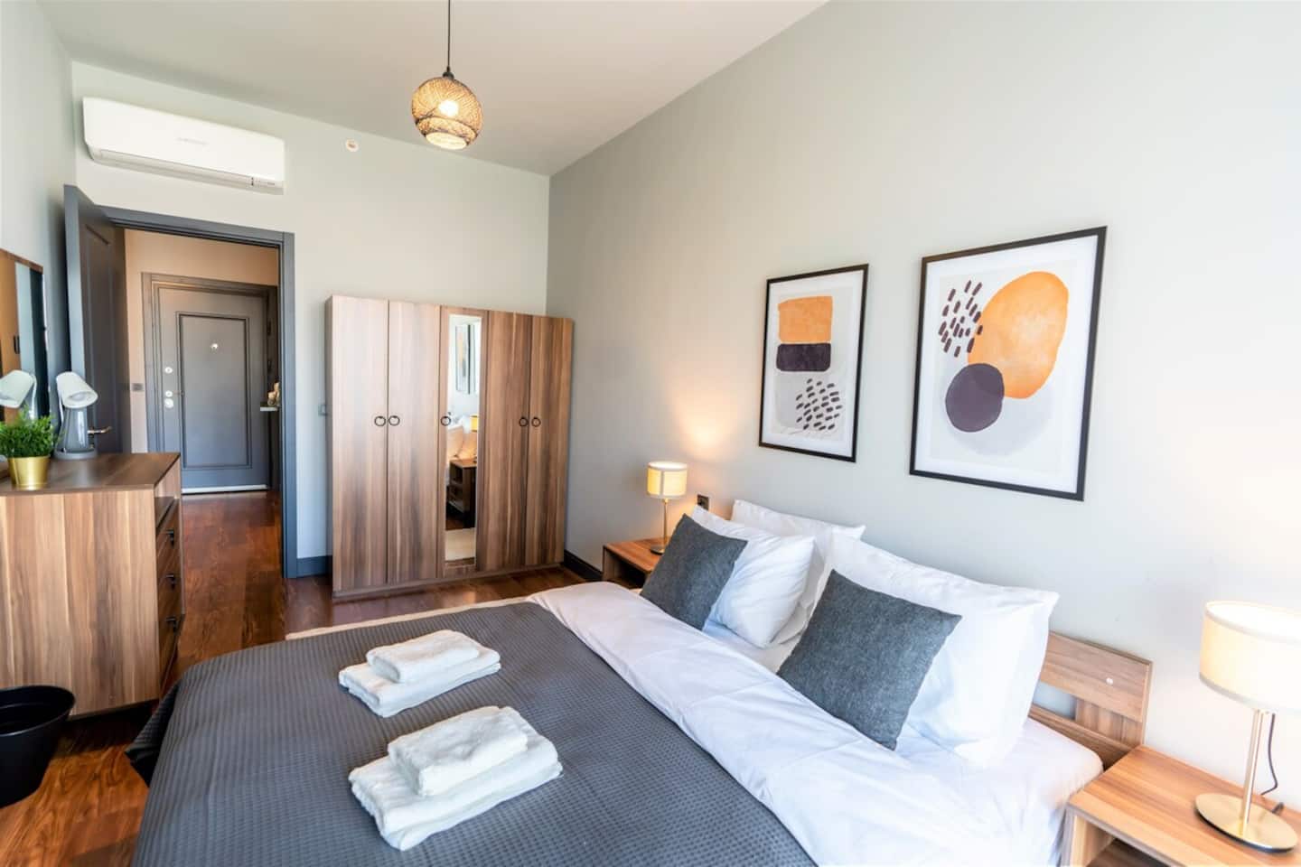 Bright and Modern Apt with Stunning City View, furnished apartment in Beyoğlu, Istanbul — image 6