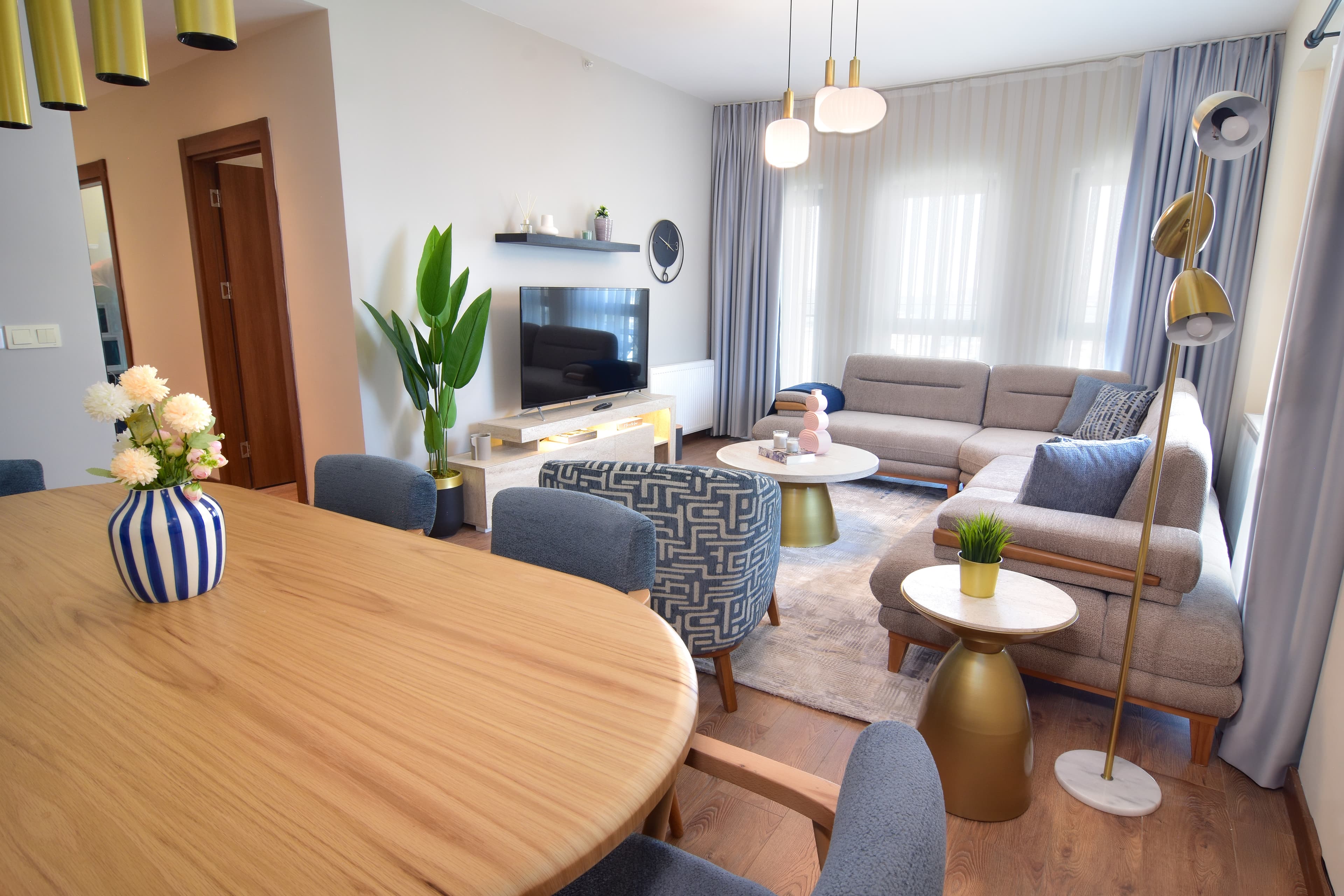 Stylish & Modern 3bedrooms -2bathrooms-pool & gym, furnished apartment in Bağcılar, Istanbul — image 9