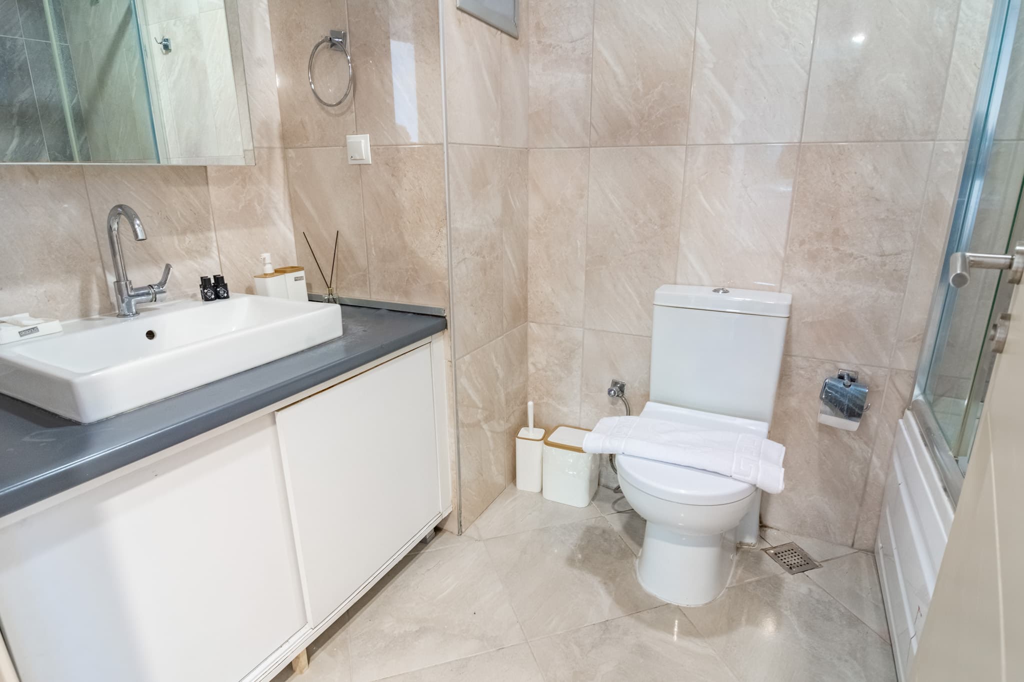 Modern 1BR Apartment Near Kayaşehir attractions, furnished apartment in Başakşehir, Istanbul — image 16