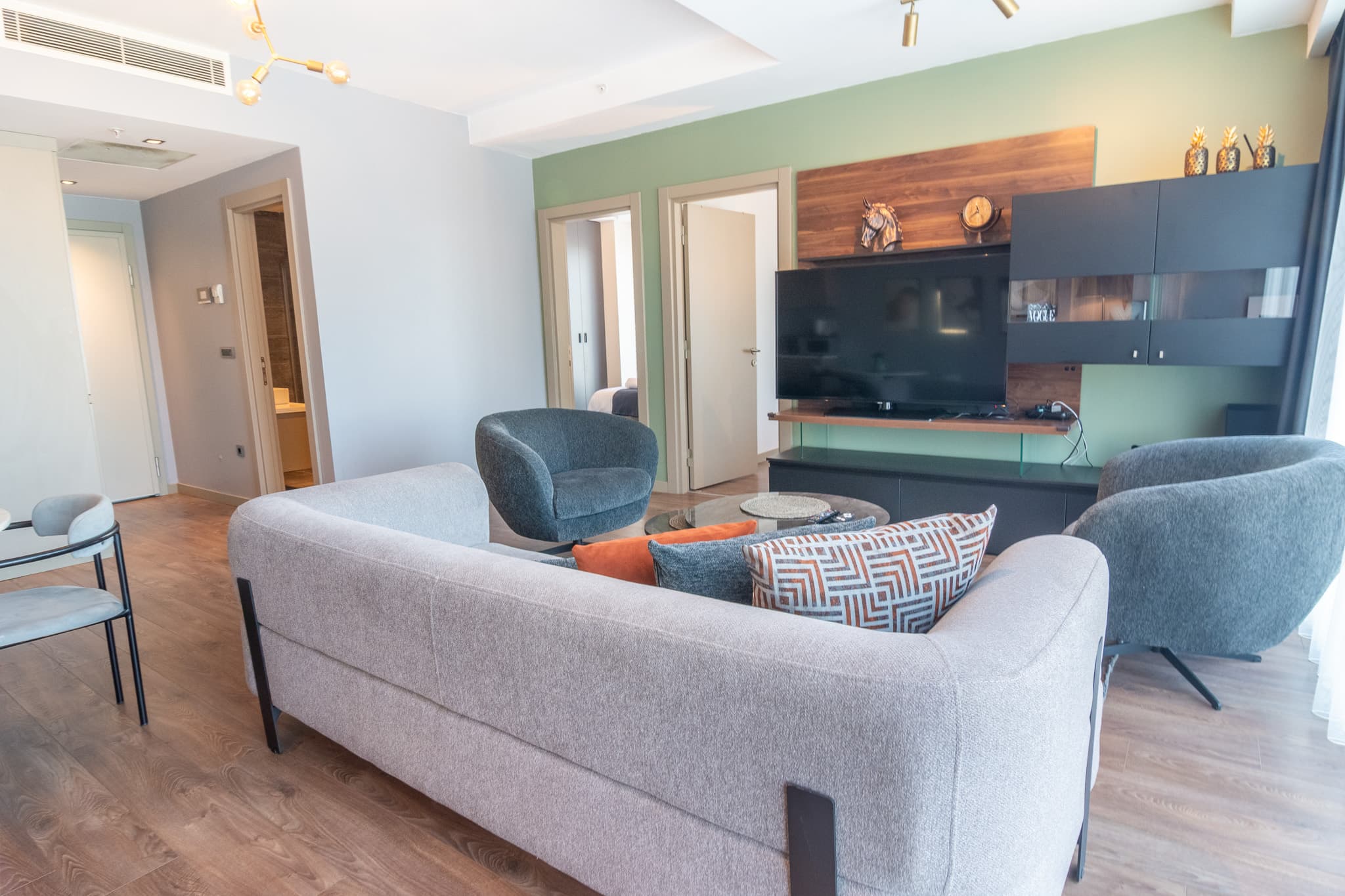 2-Bedroom Escape with city view, furnished apartment in Bağcılar, Istanbul — image 10