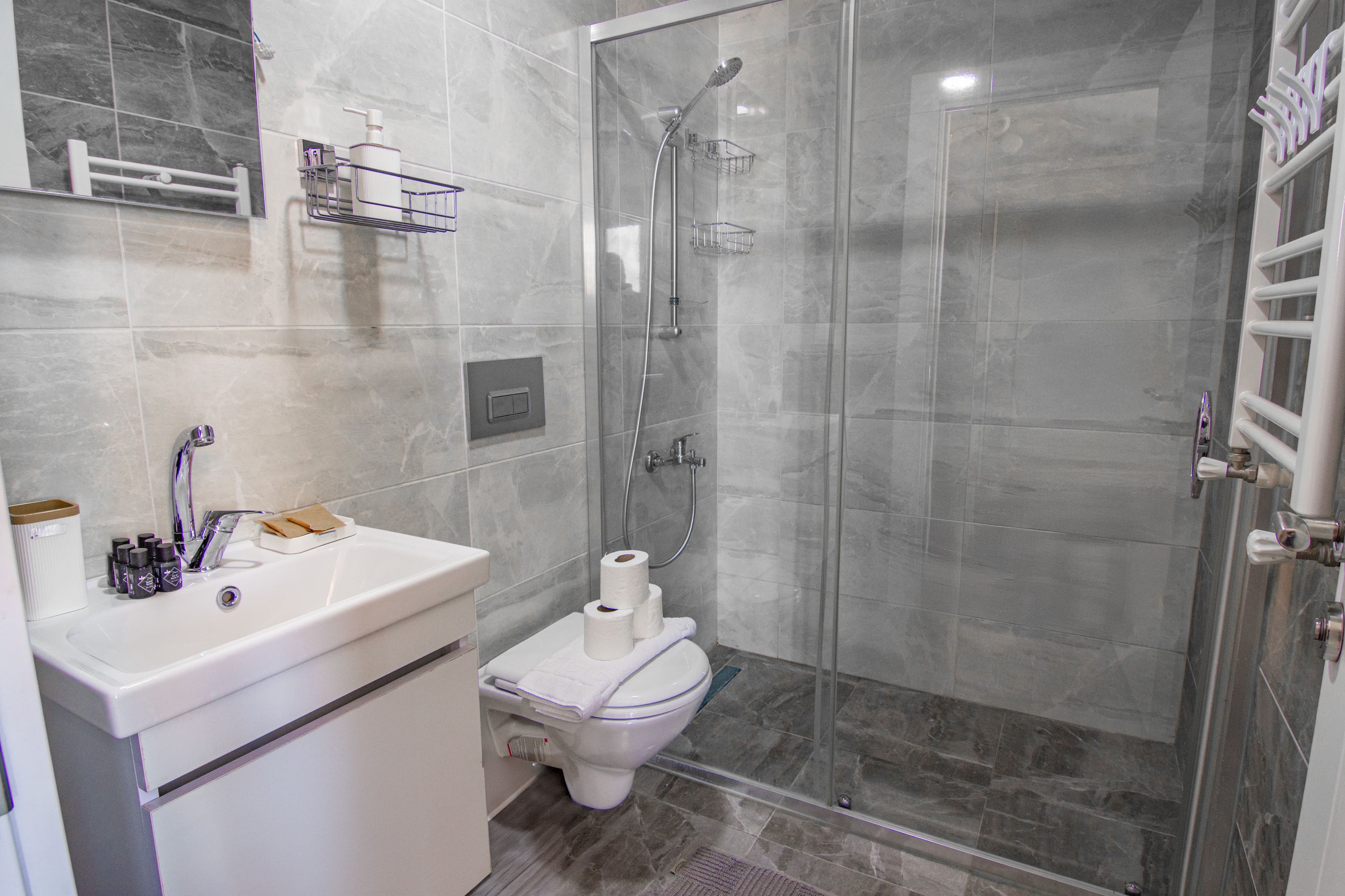 Stylish cozy 3 bedr apart & balcony — image 10