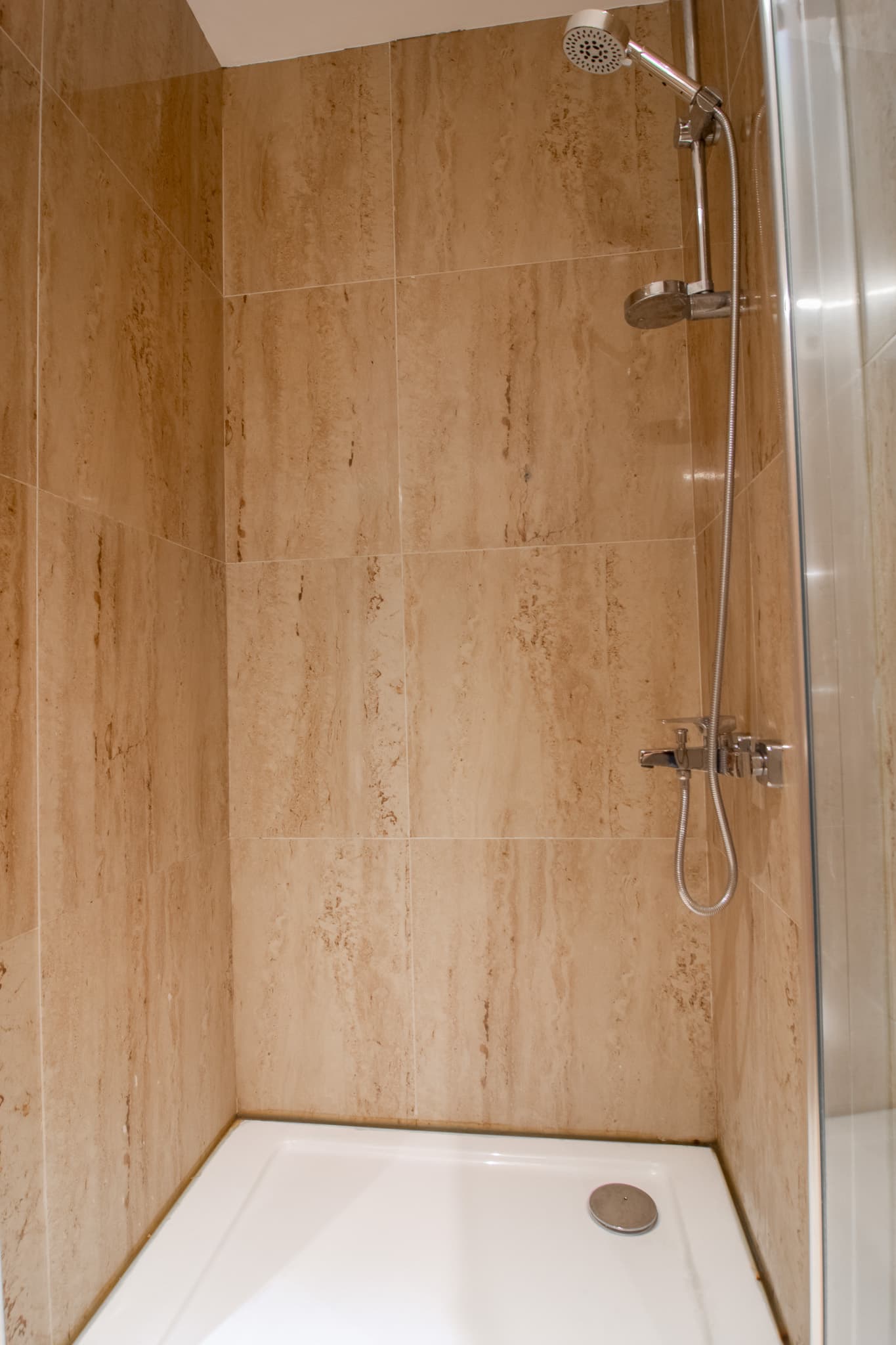 Stylish 1-Bedroom Apartment for City Living, furnished apartment in Bağcılar, Istanbul — image 14