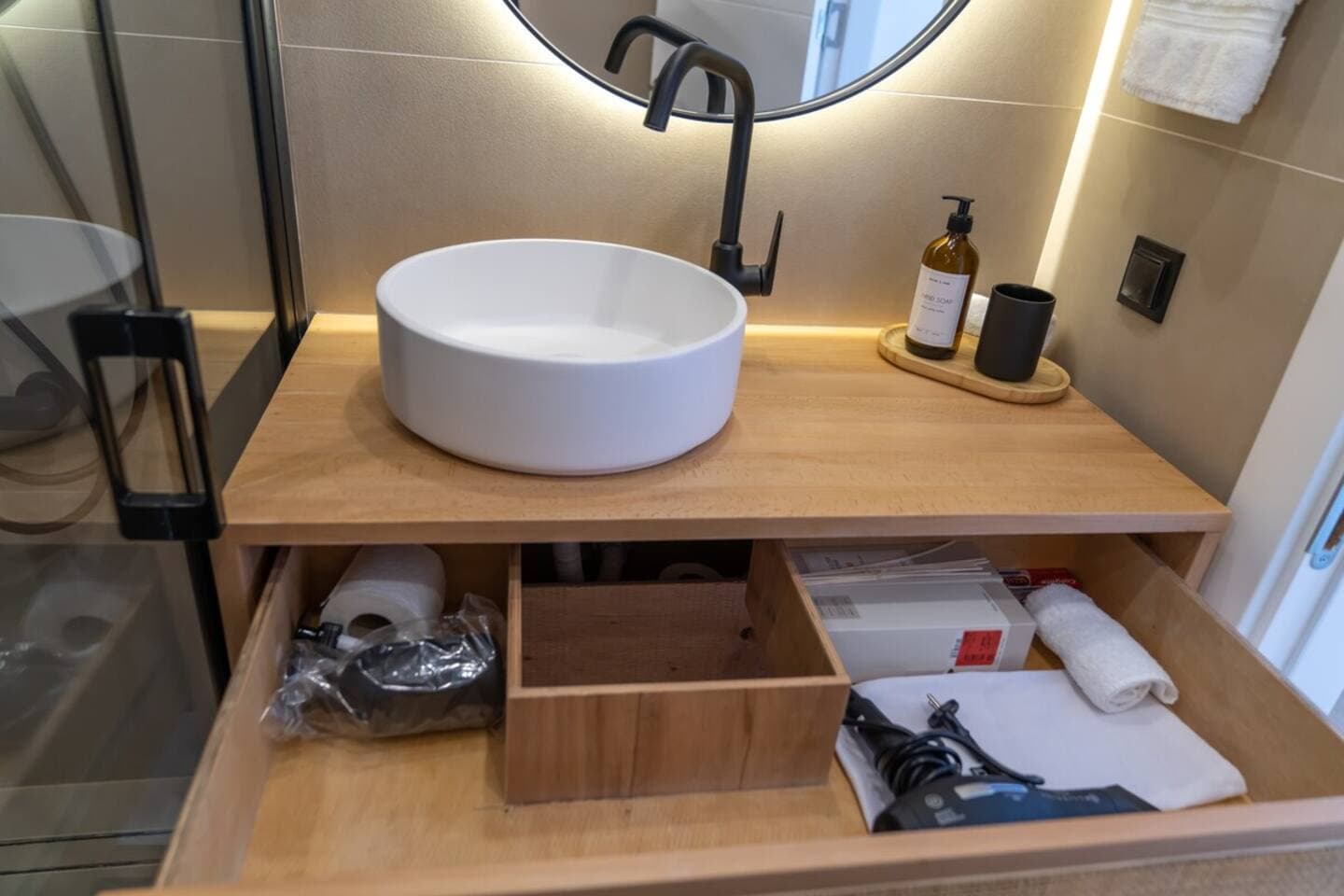 Charming City Apt - near Axis Mall, furnished apartment in Kağıthane, Istanbul — image 12