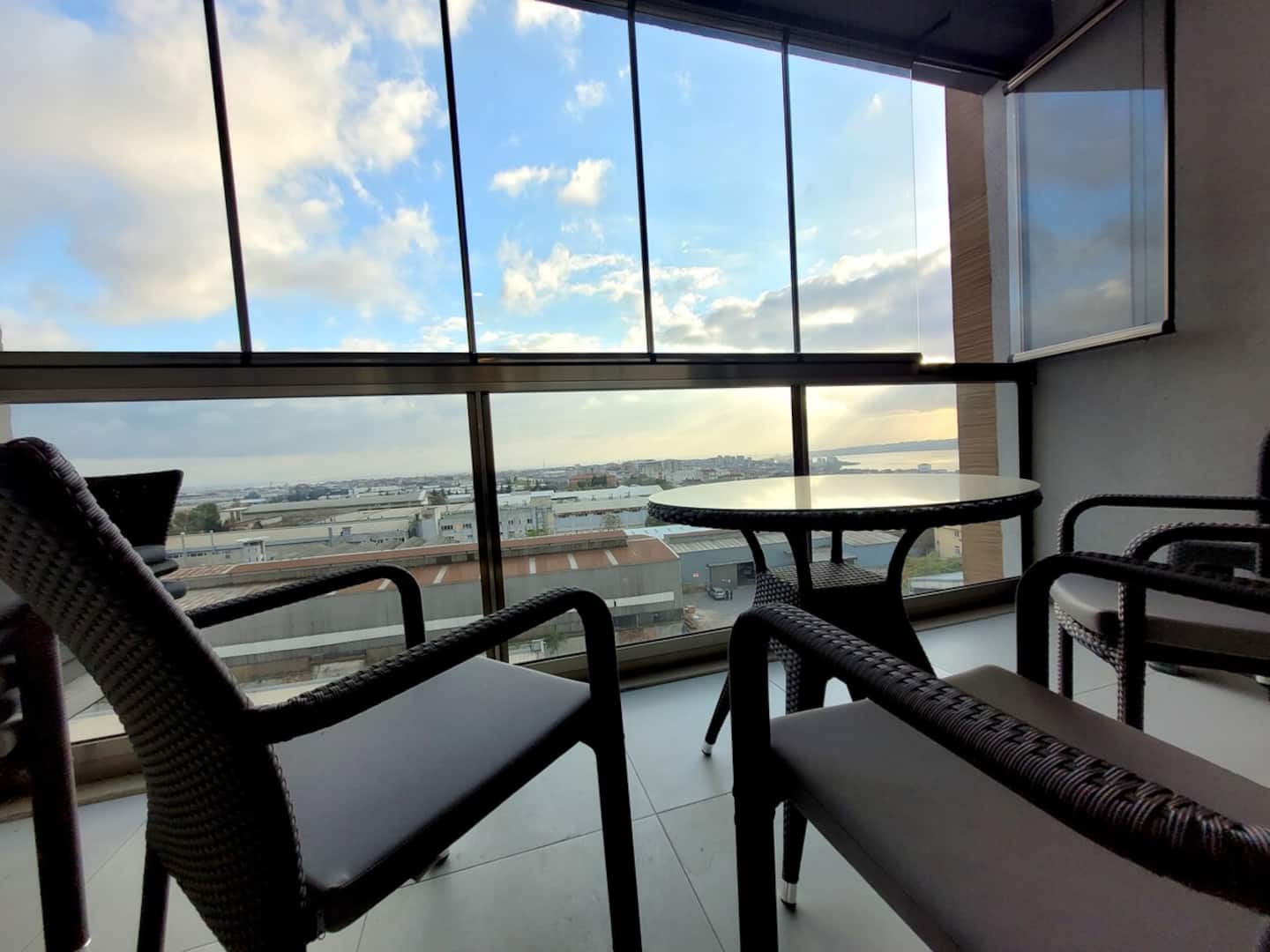 Relax Unwind: Inviting 2BR Apt, Cozy Interiors, furnished apartment in Küçükçekmece, Istanbul — image 6