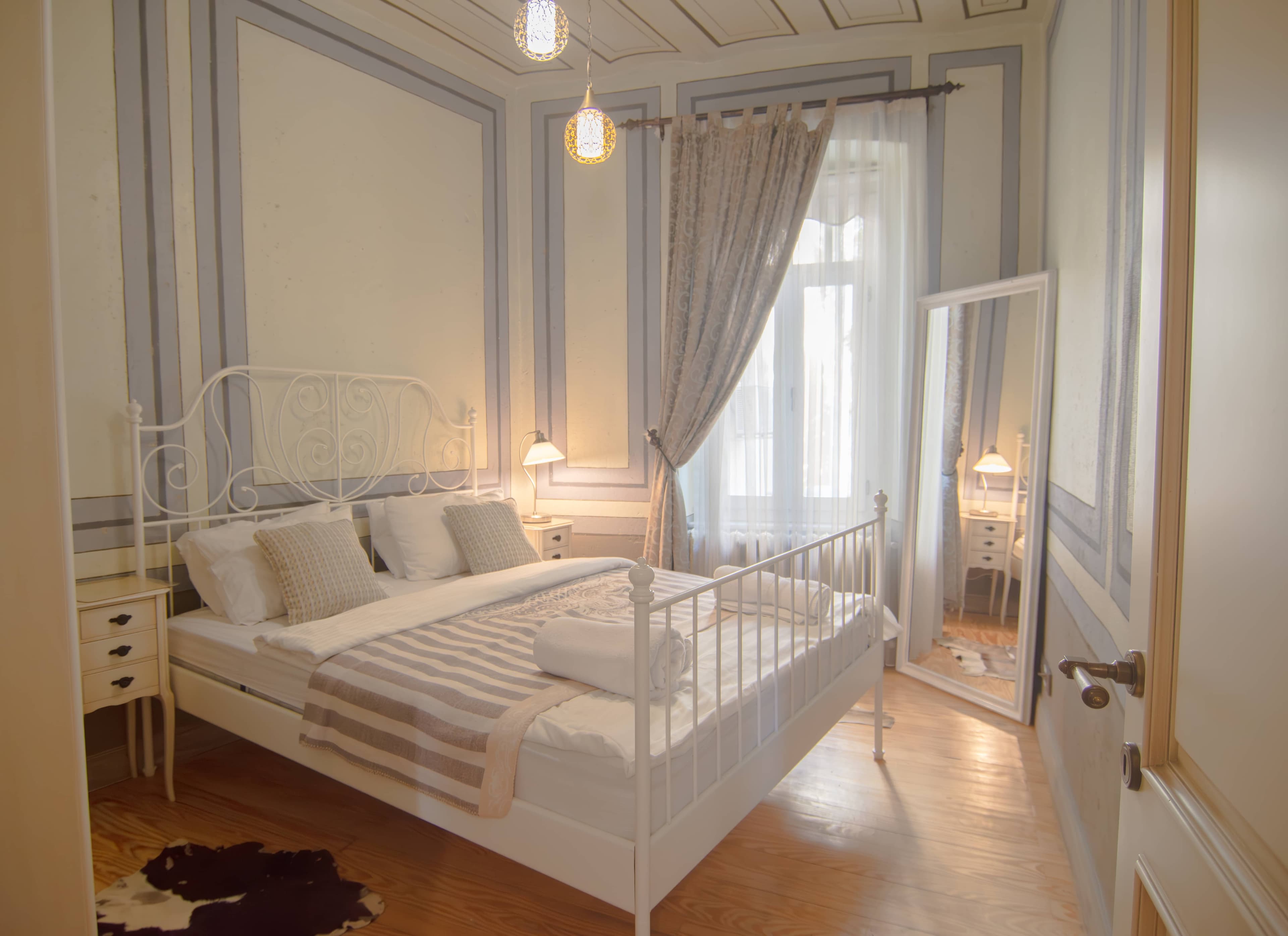 Stylish City Getaway-Explore the Urban Delights, furnished apartment in Beyoğlu, Istanbul — image 7