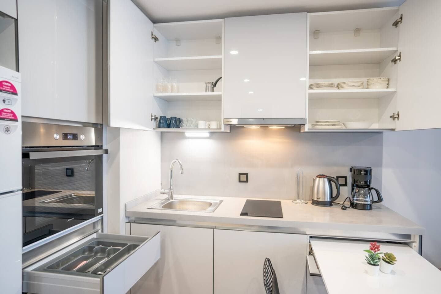 Stylish City Getaway - Immerse Yourself in Luxury, furnished apartment in Bağcılar, Istanbul — image 7