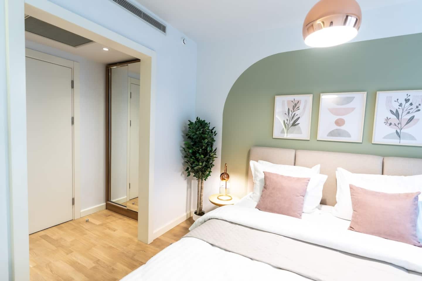 1-Bdr Getaway with Pool/Gym near Taksim Square, furnished apartment in Şişli, Istanbul — image 7