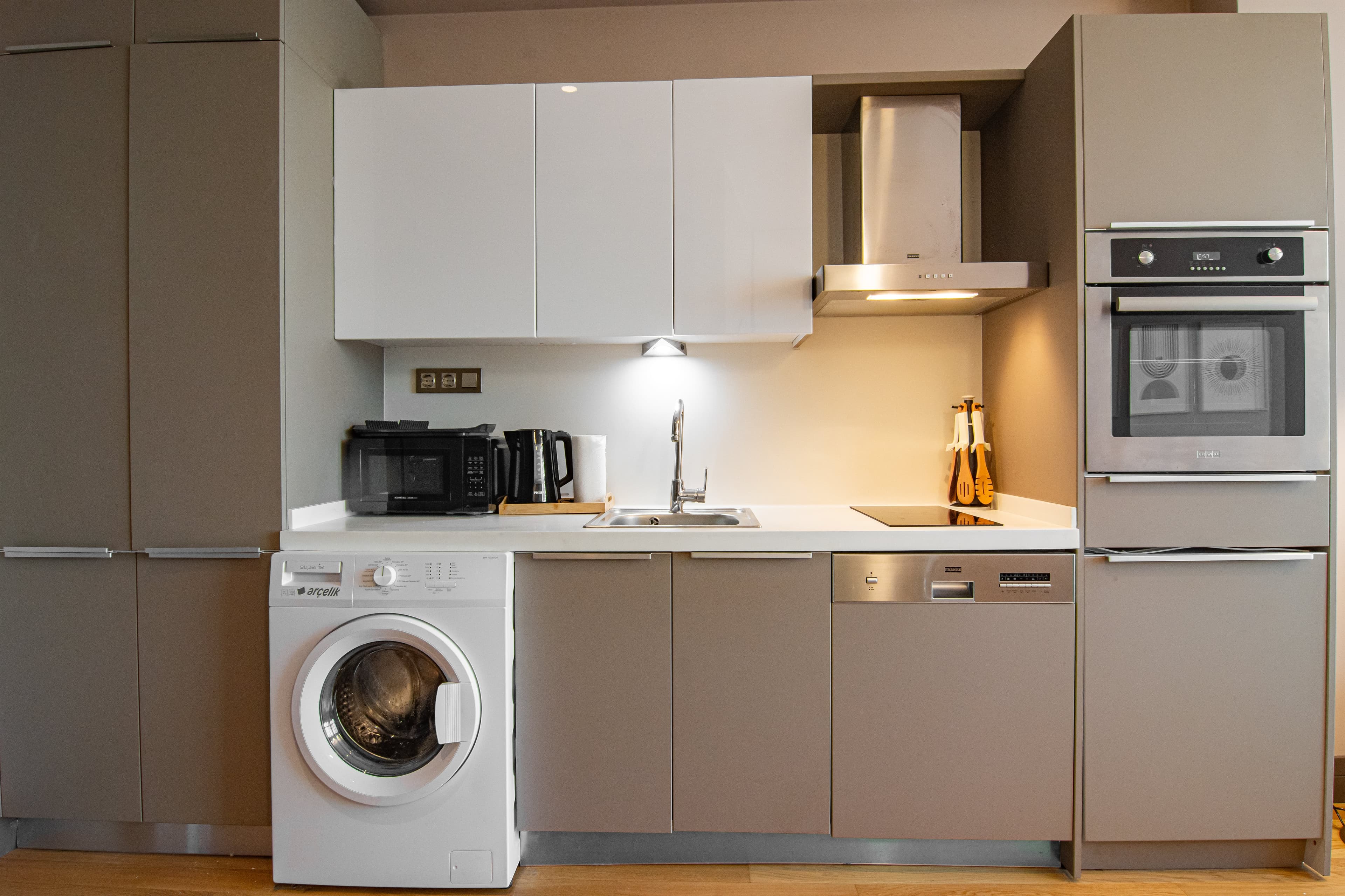 Modern Studio Retreat  fully furnished, furnished apartment in Bağcılar, Istanbul — image 3
