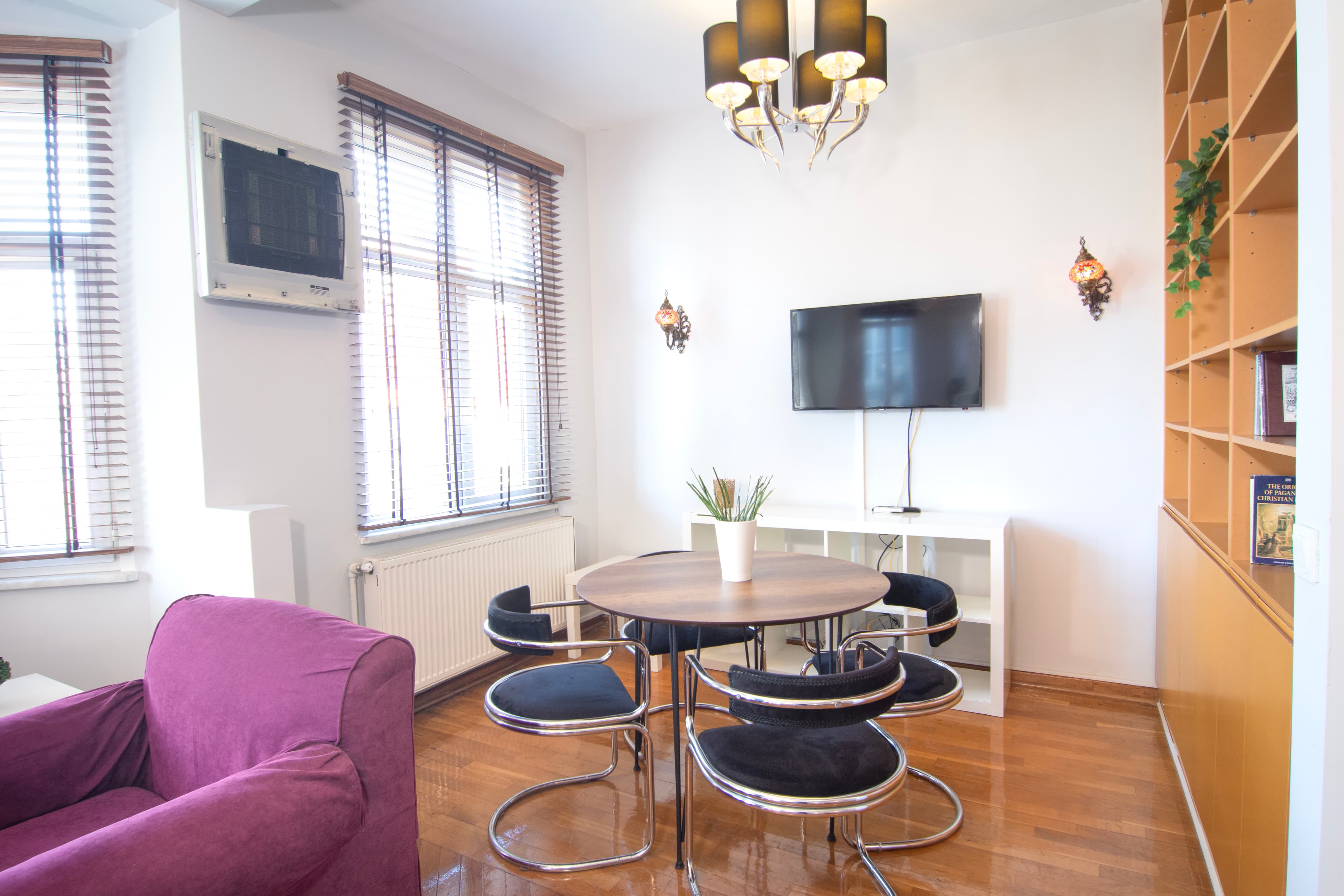 4min to Osmanbey 2 BR apart,4th floor with balcony, furnished apartment in Şişli, Istanbul — image 2