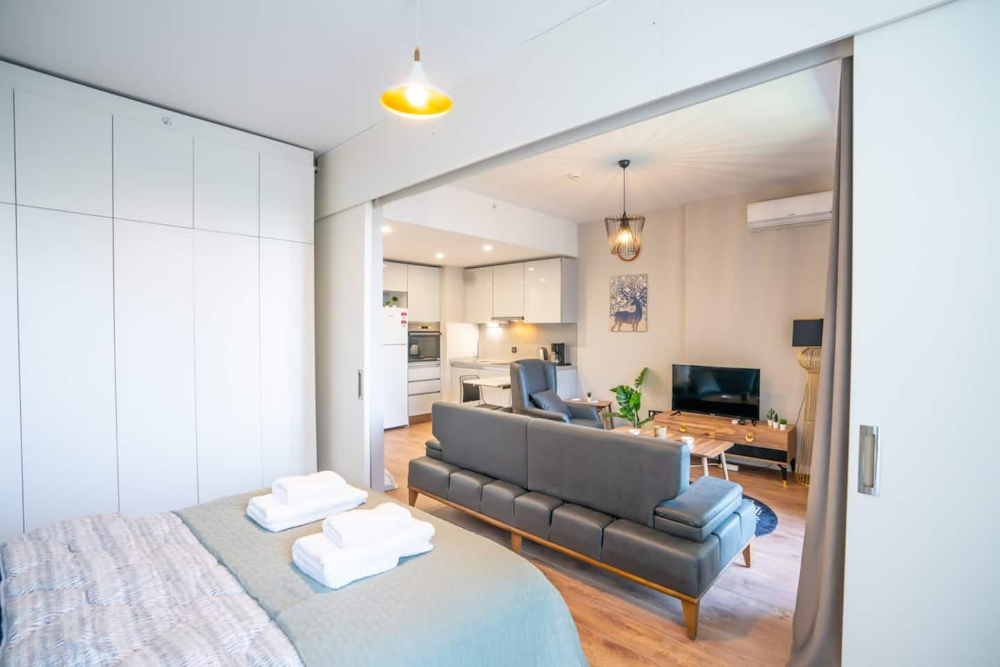 Stylish City Getaway - Immerse Yourself in Luxury, furnished apartment in Bağcılar, Istanbul — image 4