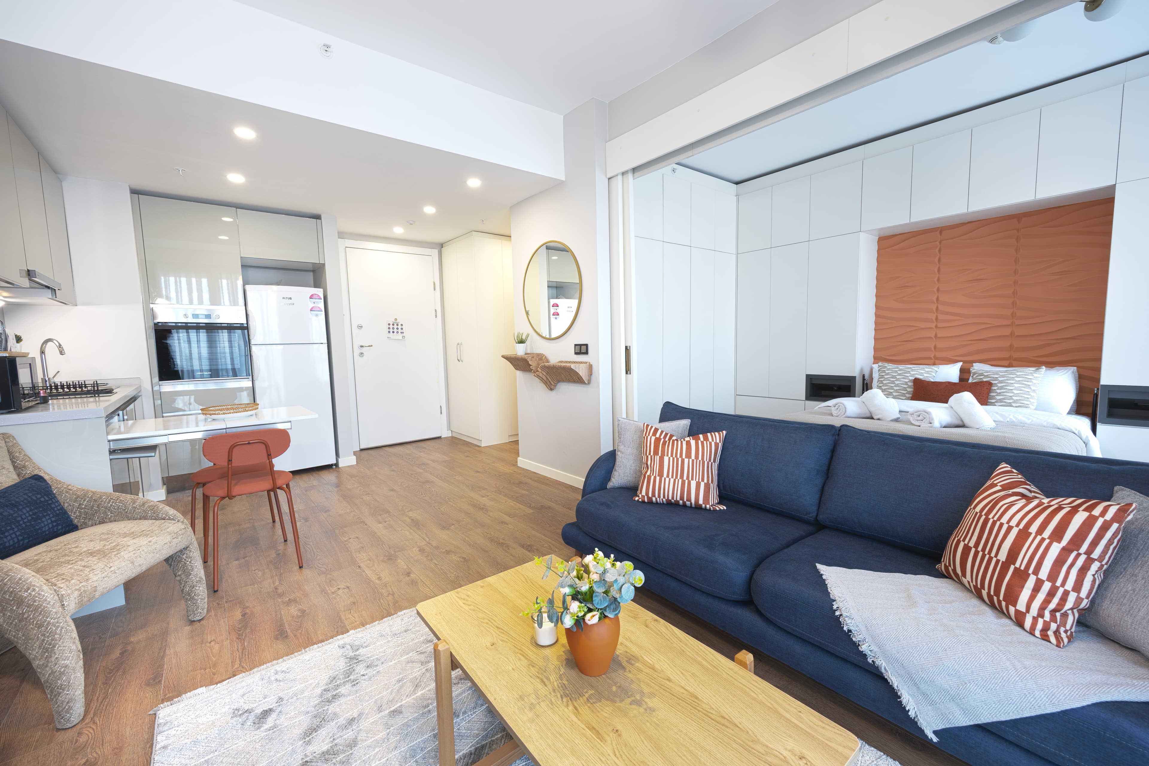 Modern Cozy Apartment with Balcony, furnished apartment in Bağcılar, Istanbul — image 3