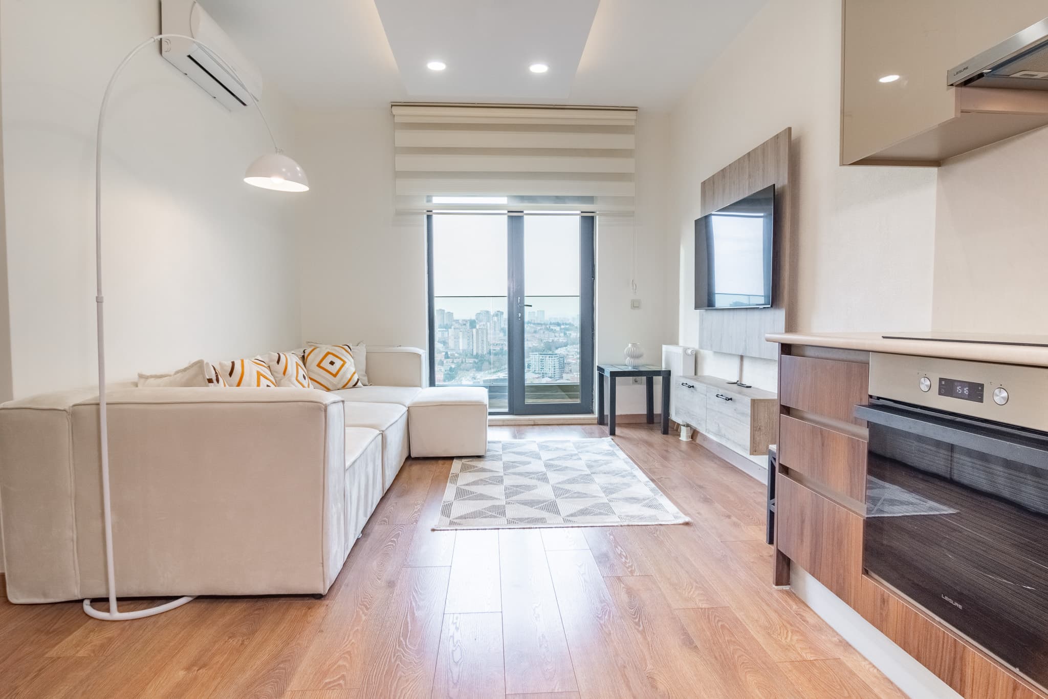 Spacious 1BR with City View, furnished apartment in Bağcılar, Istanbul — image 3