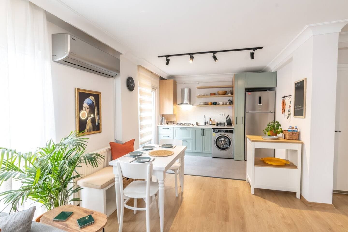 Charming City Apt - near Axis Mall, furnished apartment in Kağıthane, Istanbul — image 2