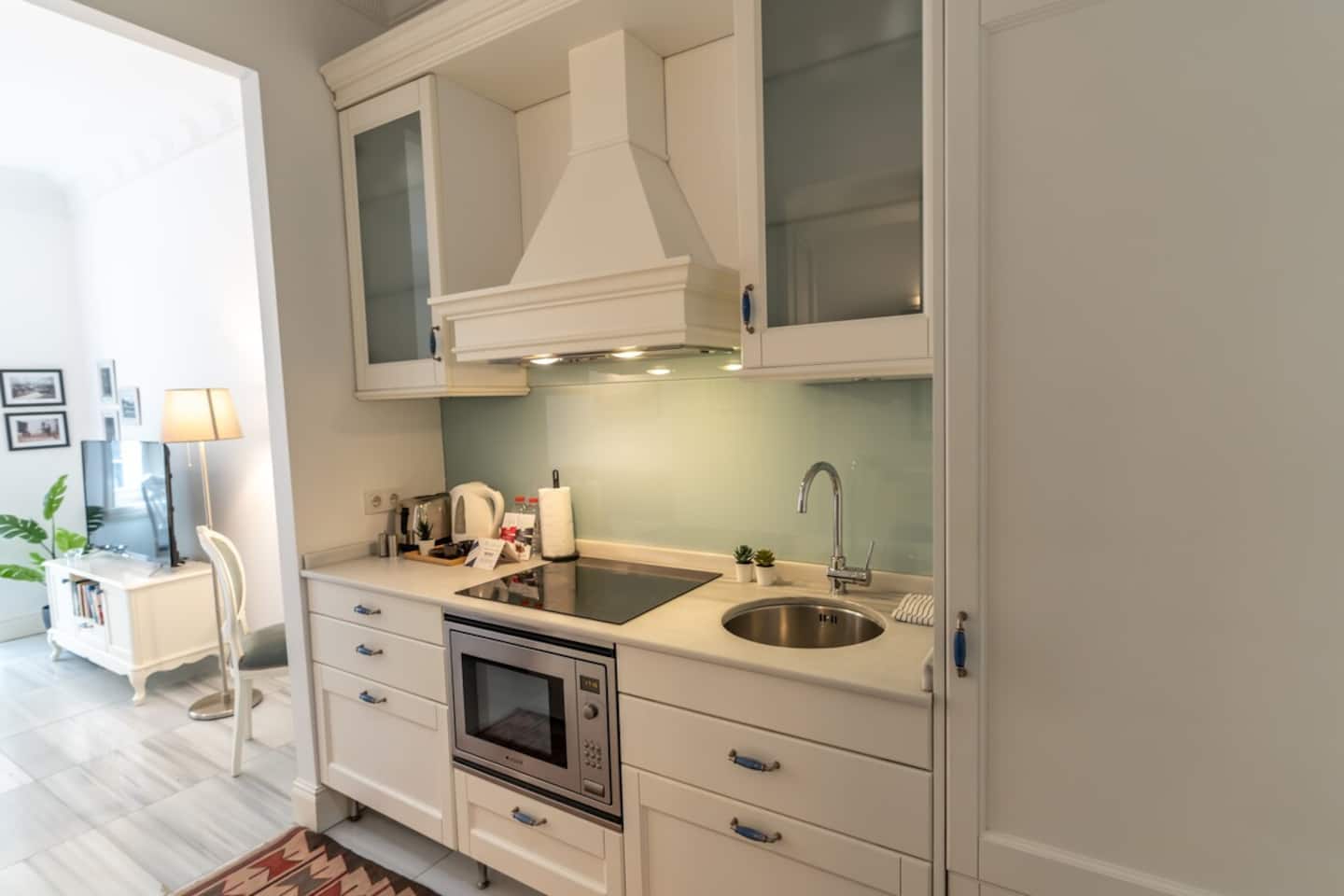 Designer 1-Bdr Apartment in Trendy Neighborhood, furnished apartment in Beyoğlu, Istanbul — image 10