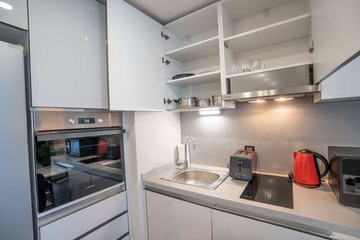 Stylish 1-Bdr Apt  - Your Home Away from Home, furnished apartment in Bağcılar, Istanbul — image 6