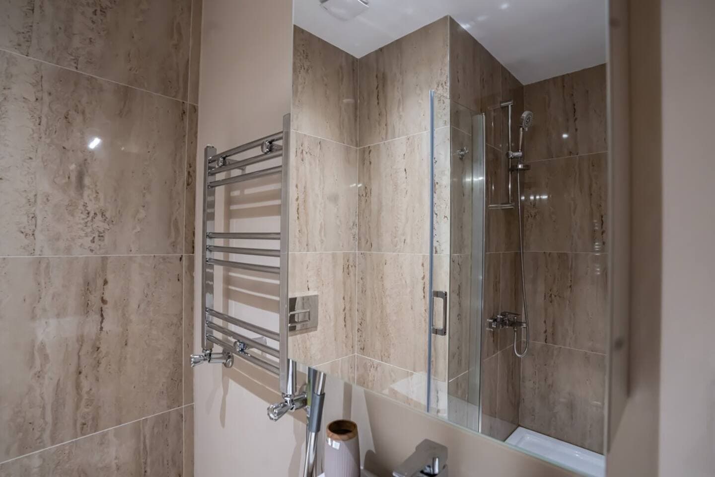 Charming and Cozy 1-Bedroom: Explore the City, furnished apartment in Bağcılar, Istanbul — image 16