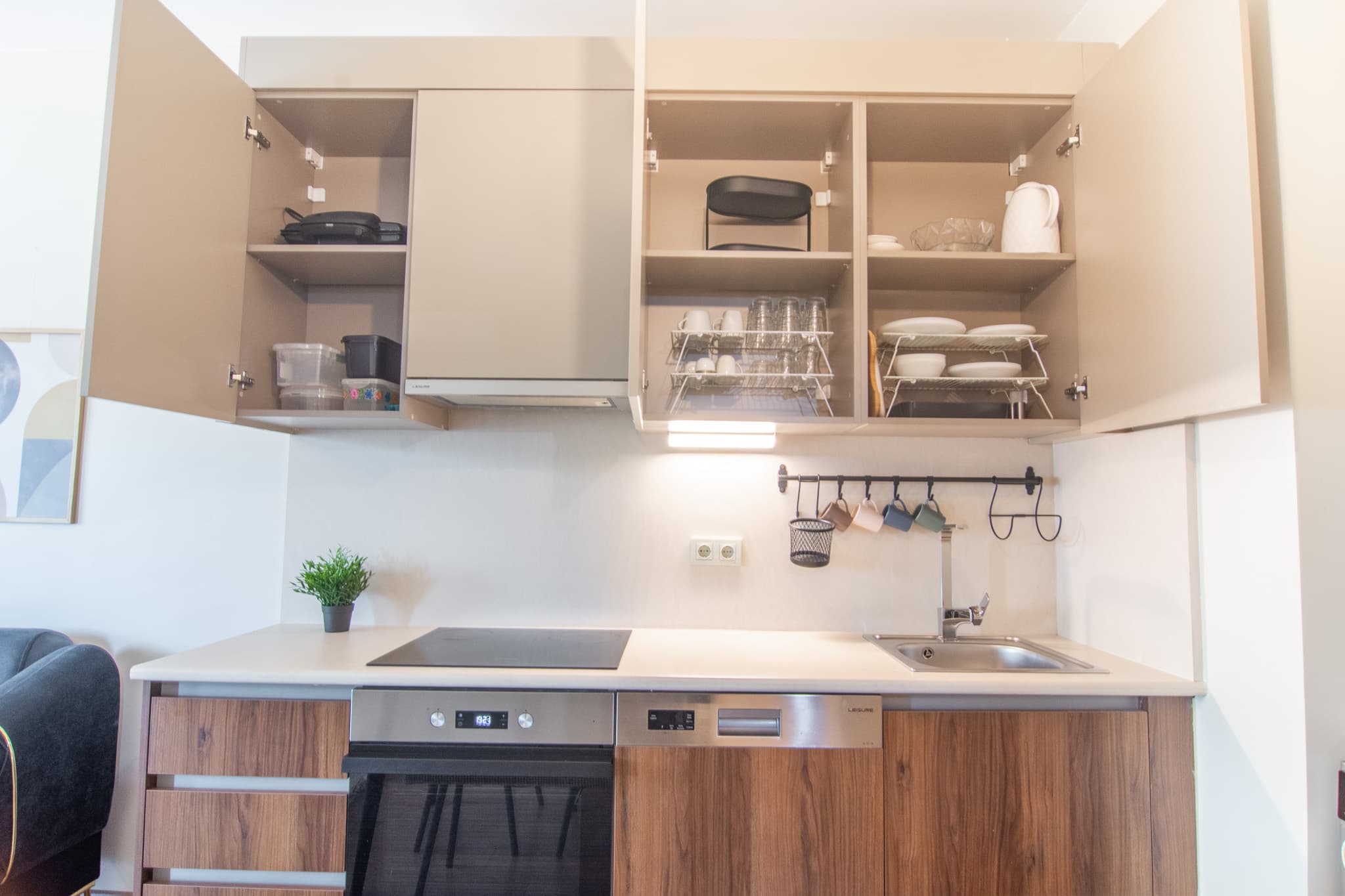 Spacious 1BR with Garden, furnished apartment in Bağcılar, Istanbul — image 12