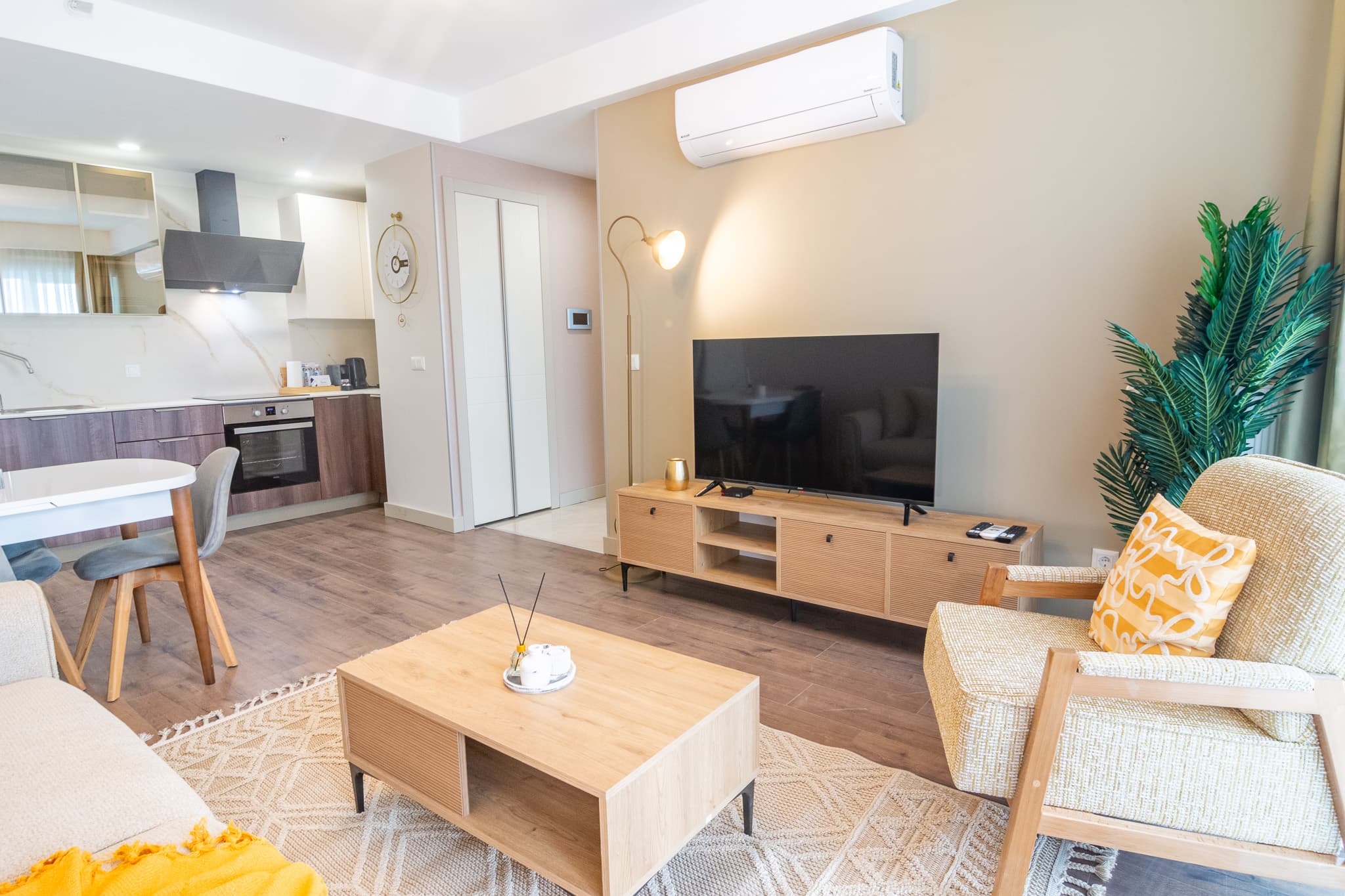 Family Home 2bedr with balcony and Panoramic View, furnished apartment in Başakşehir, Istanbul — image 7