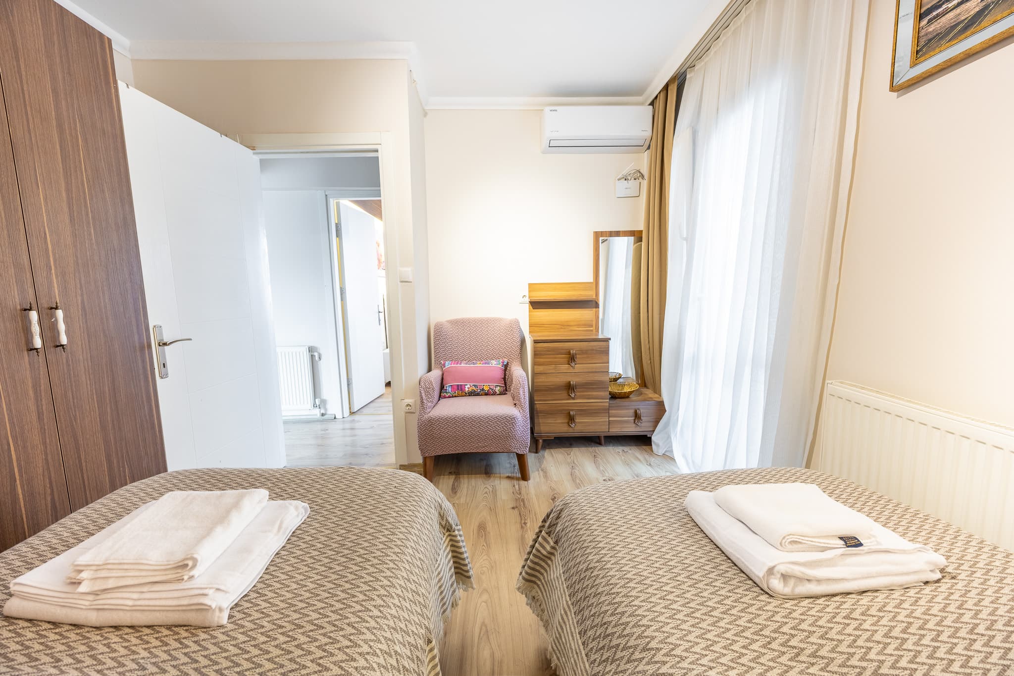 Sea View Villa with Pool, furnished apartment in Büyükçekmece, Istanbul — image 25
