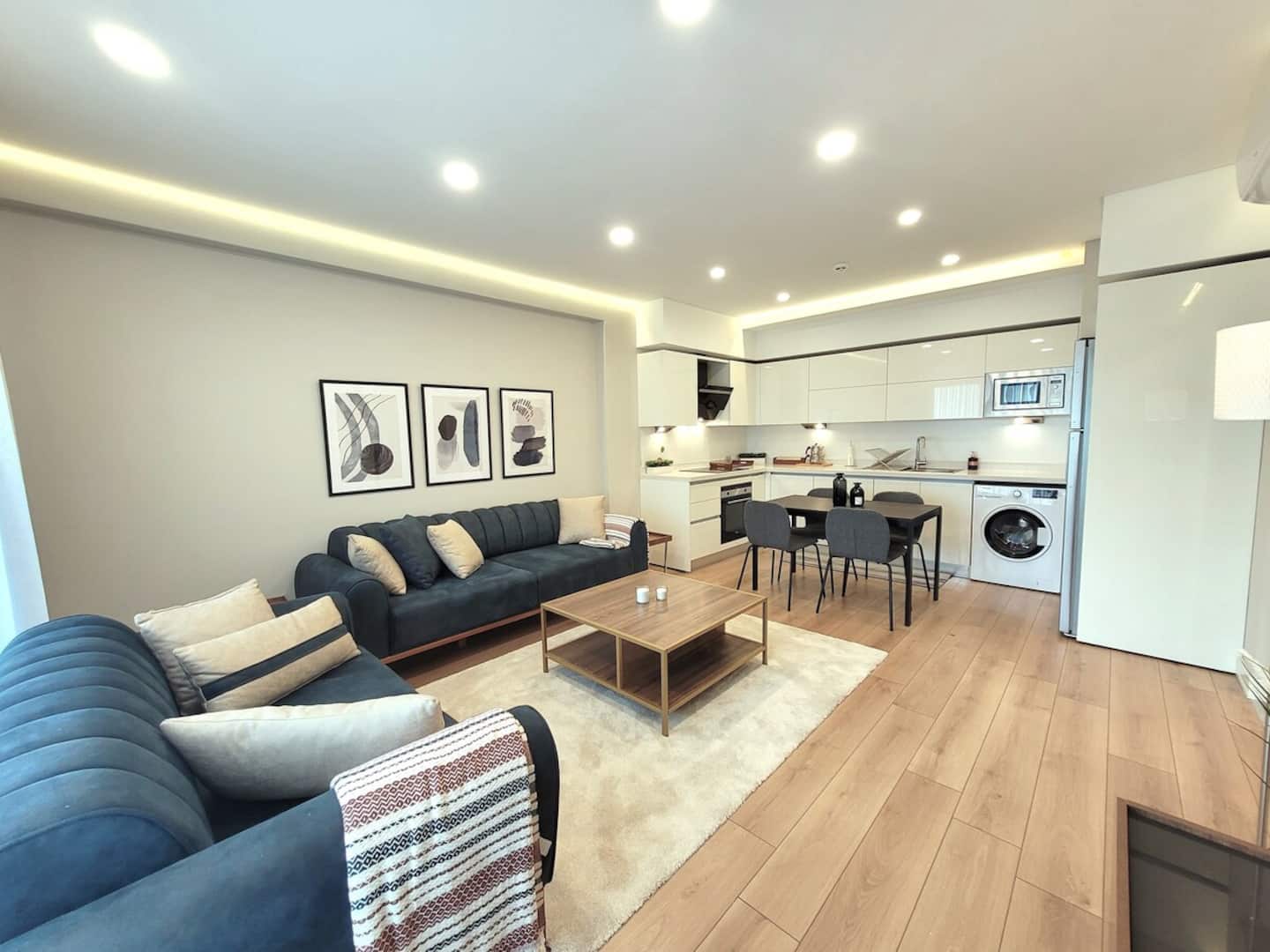 Relax Unwind: Inviting 2BR Apt, Cozy Interiors, furnished apartment in Küçükçekmece, Istanbul — image 4