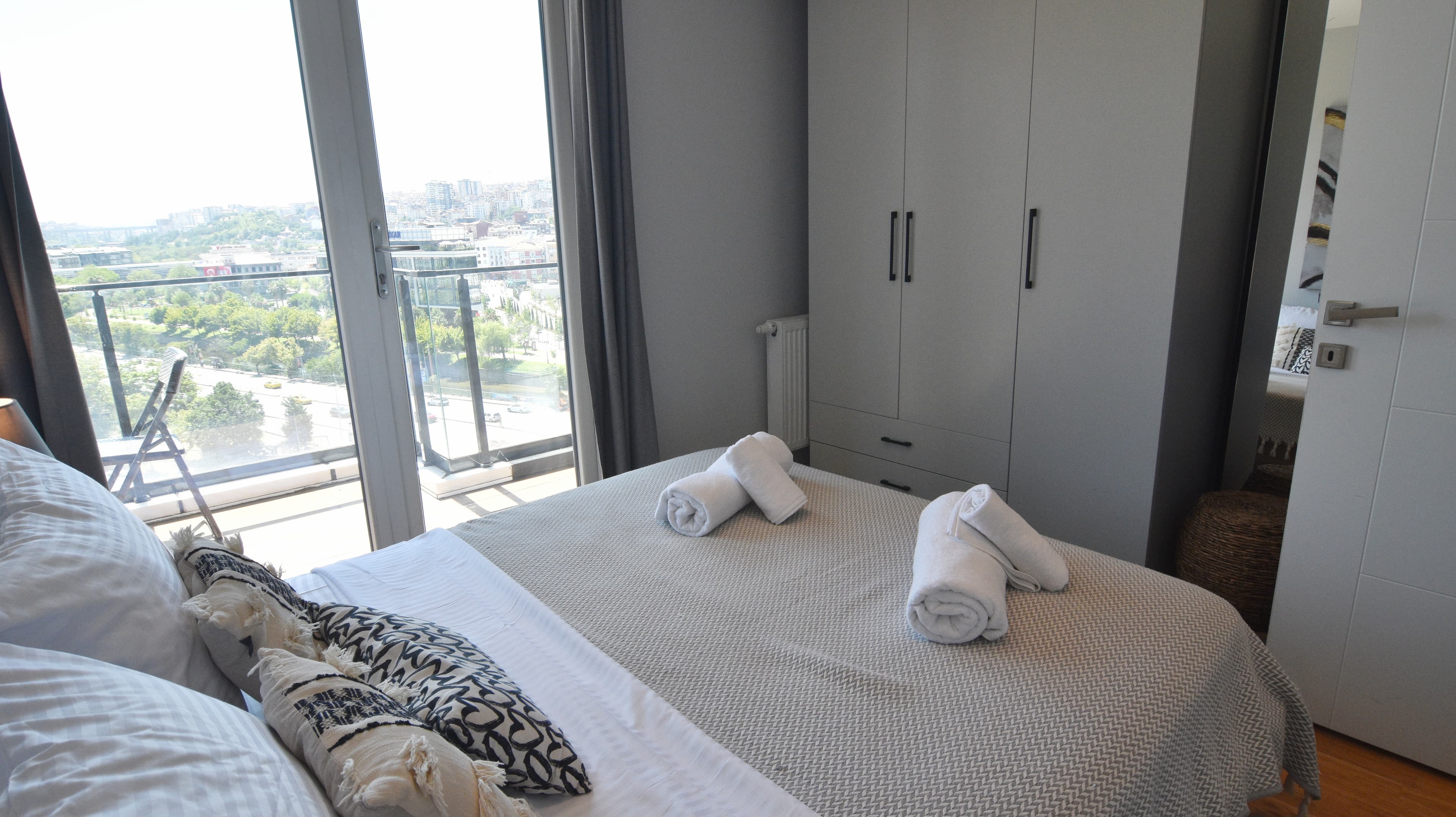 7th floor central 1-Bdr Apt  Wi-Fi/Pool/Gym, furnished apartment in Kağıthane, Istanbul — image 9