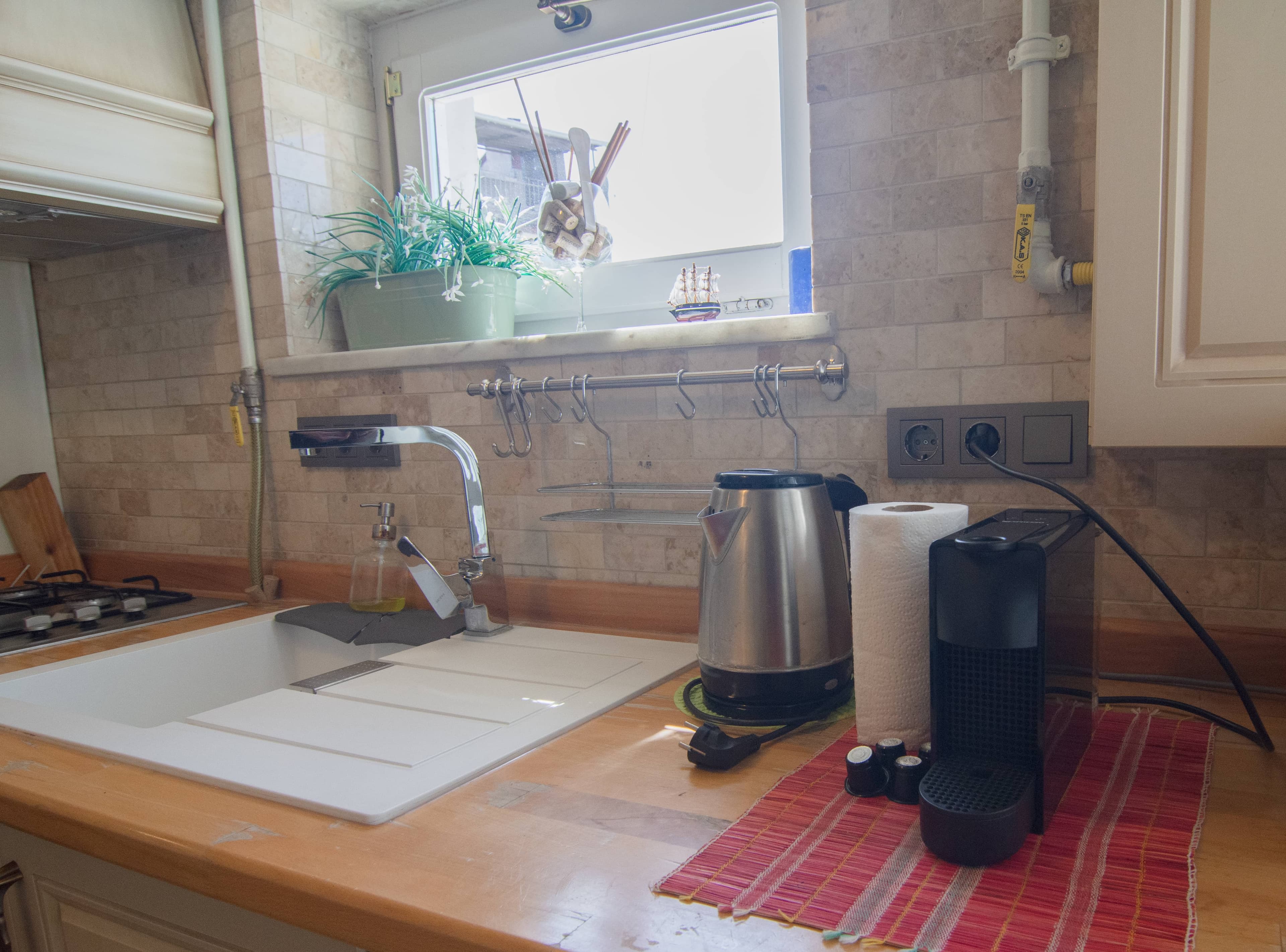Stylish City Getaway-Explore the Urban Delights, furnished apartment in Beyoğlu, Istanbul — image 20