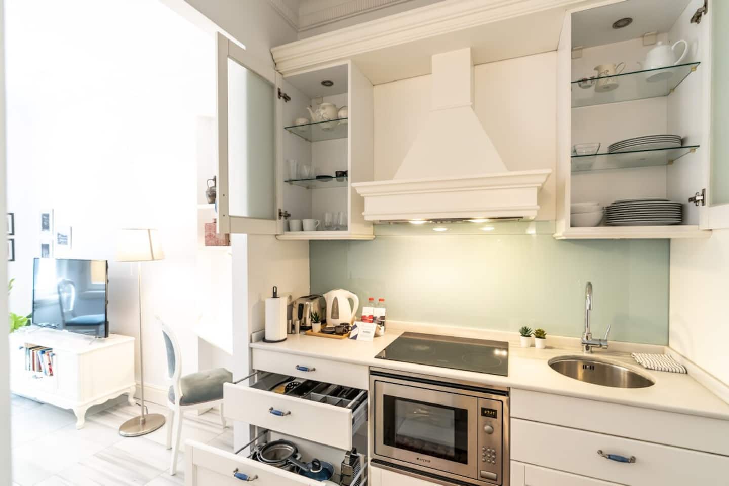 Designer 1-Bdr Apartment in Trendy Neighborhood, furnished apartment in Beyoğlu, Istanbul — image 12