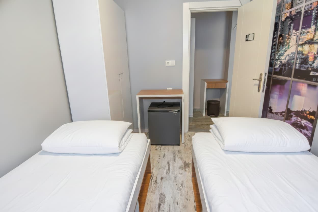 Central apart at Beşiktaş  2bdr with  3 single bed, furnished apartment in Beşiktaş, Istanbul — image 2
