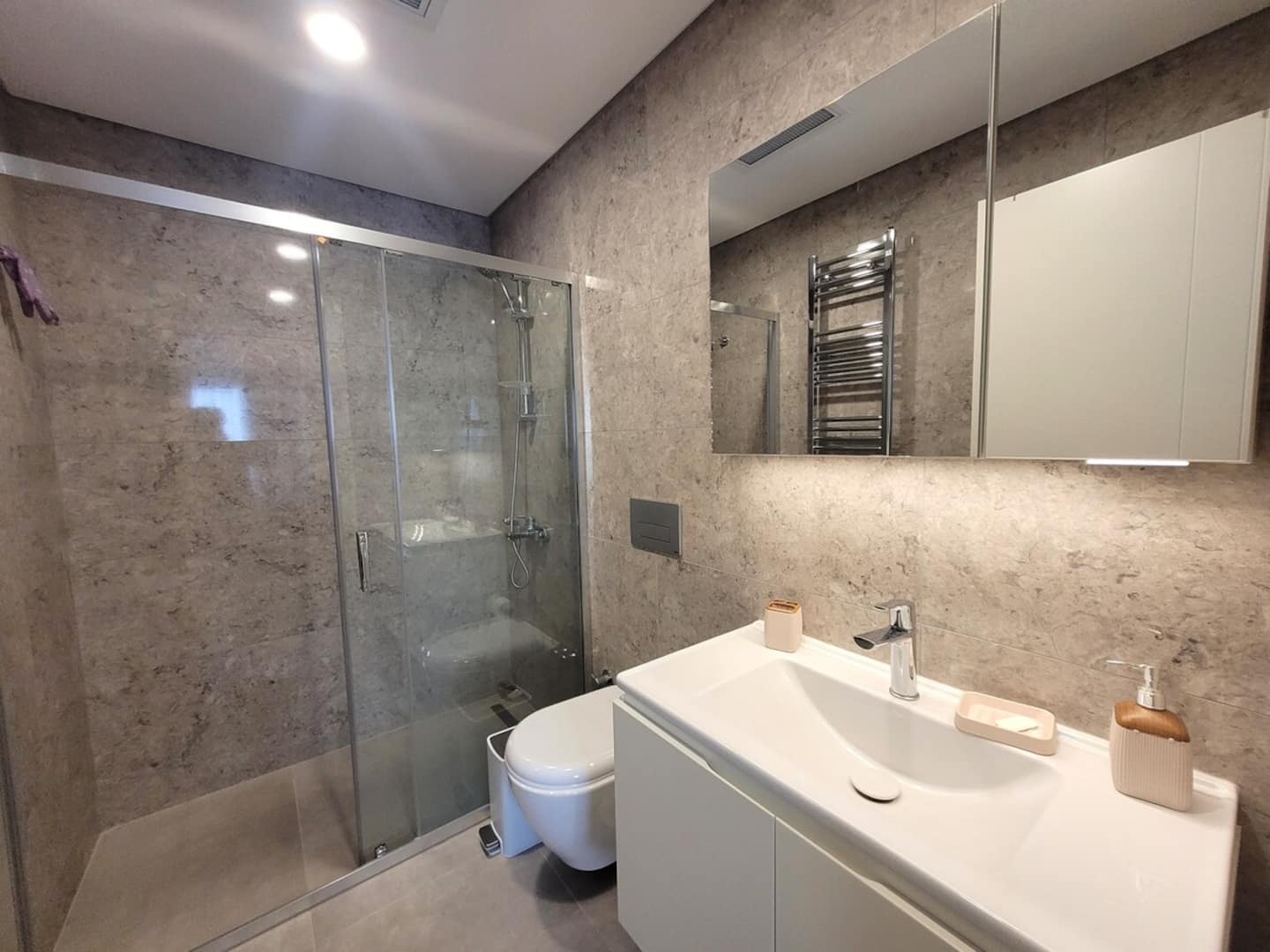 Relax Unwind: Inviting 2BR Apt, Cozy Interiors, furnished apartment in Küçükçekmece, Istanbul — image 17