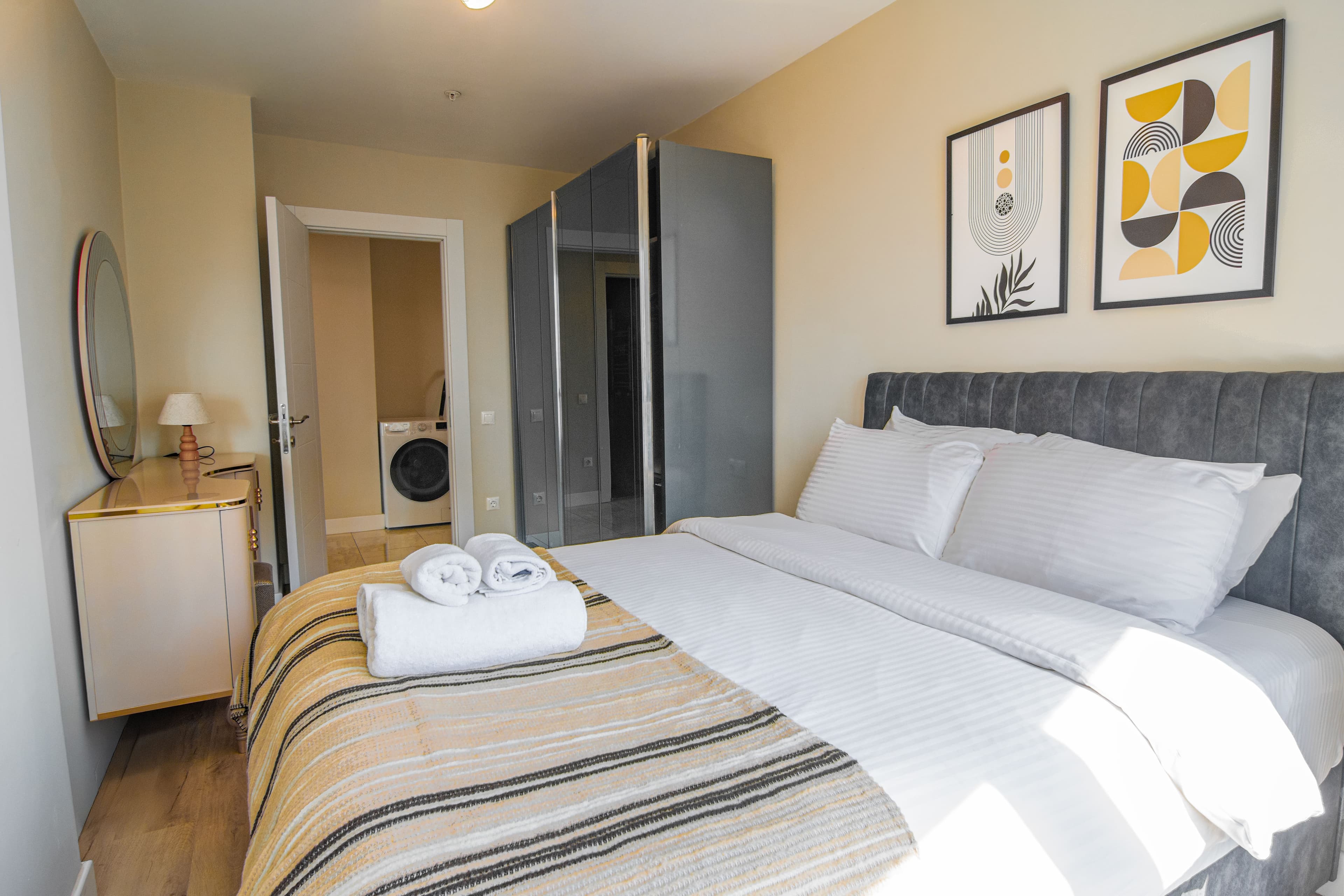 Stylish cozy 3 bedr apart & balcony — image 11