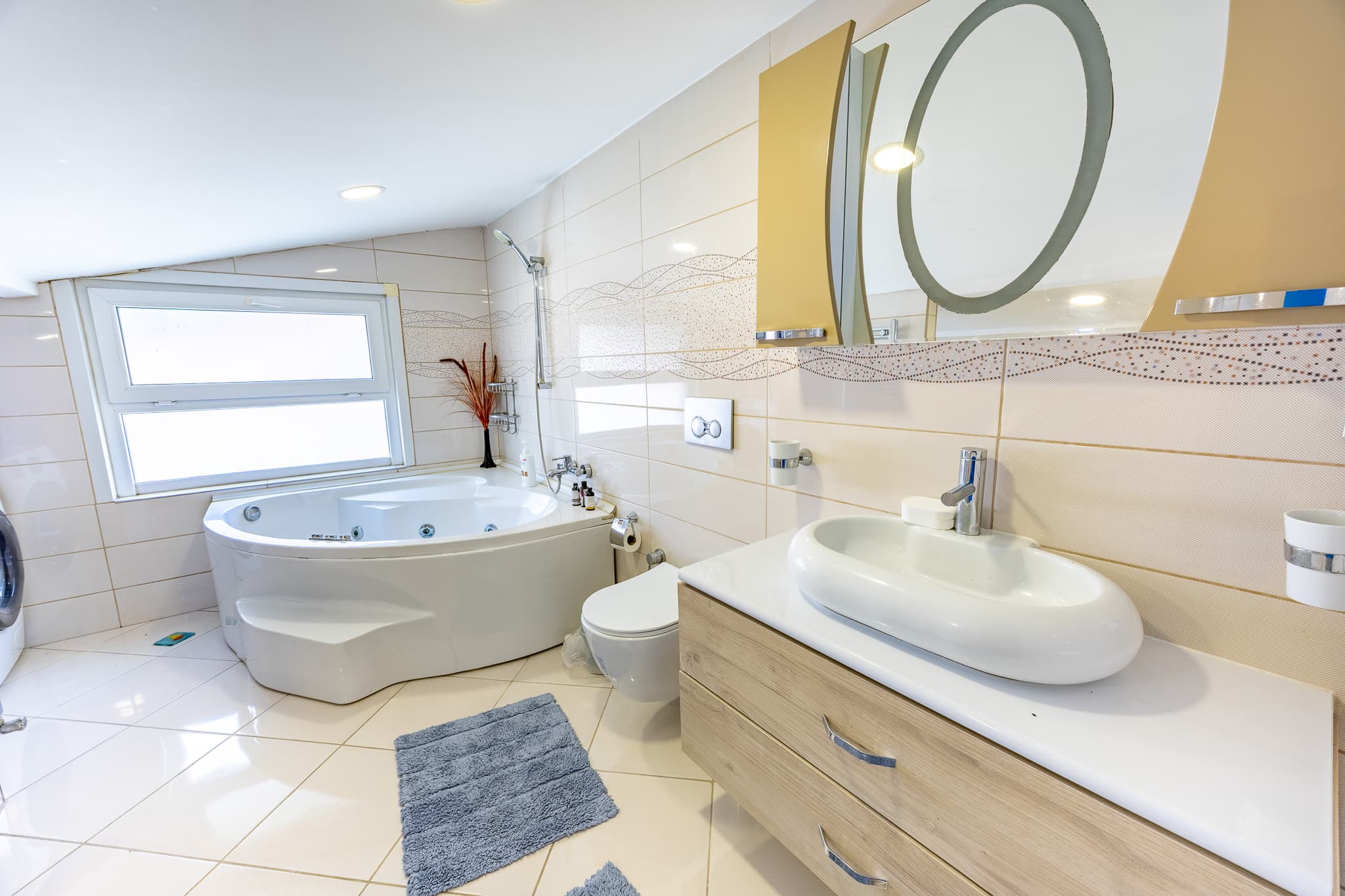 Seaside 3-Bedroom Duplex with Jacuzzi, furnished apartment in Büyükçekmece, Istanbul — image 28