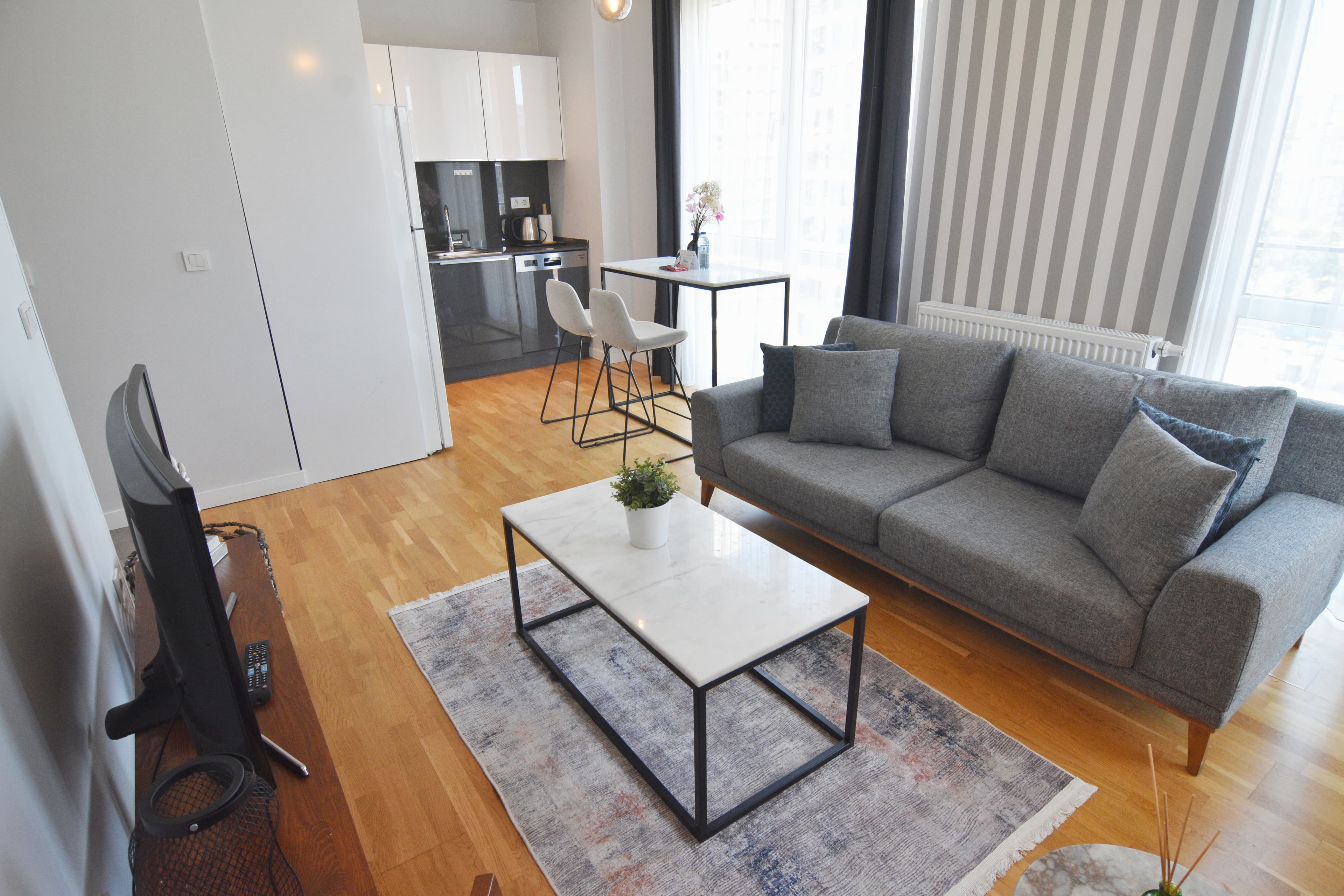 7th floor central 1-Bdr Apt  Wi-Fi/Pool/Gym, furnished apartment in Kağıthane, Istanbul — image 5