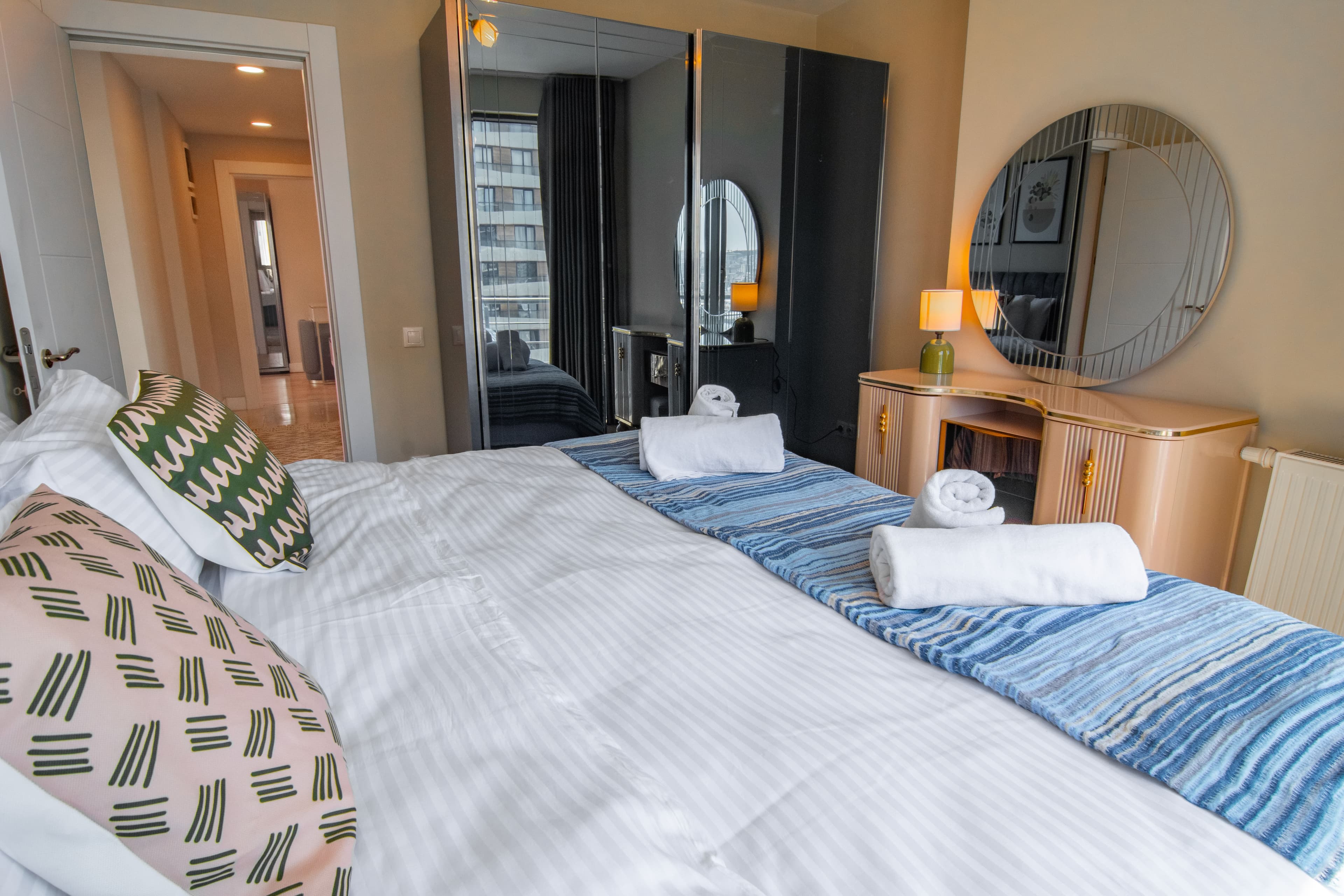 Stylish cozy 3 bedr apart & balcony — image 16