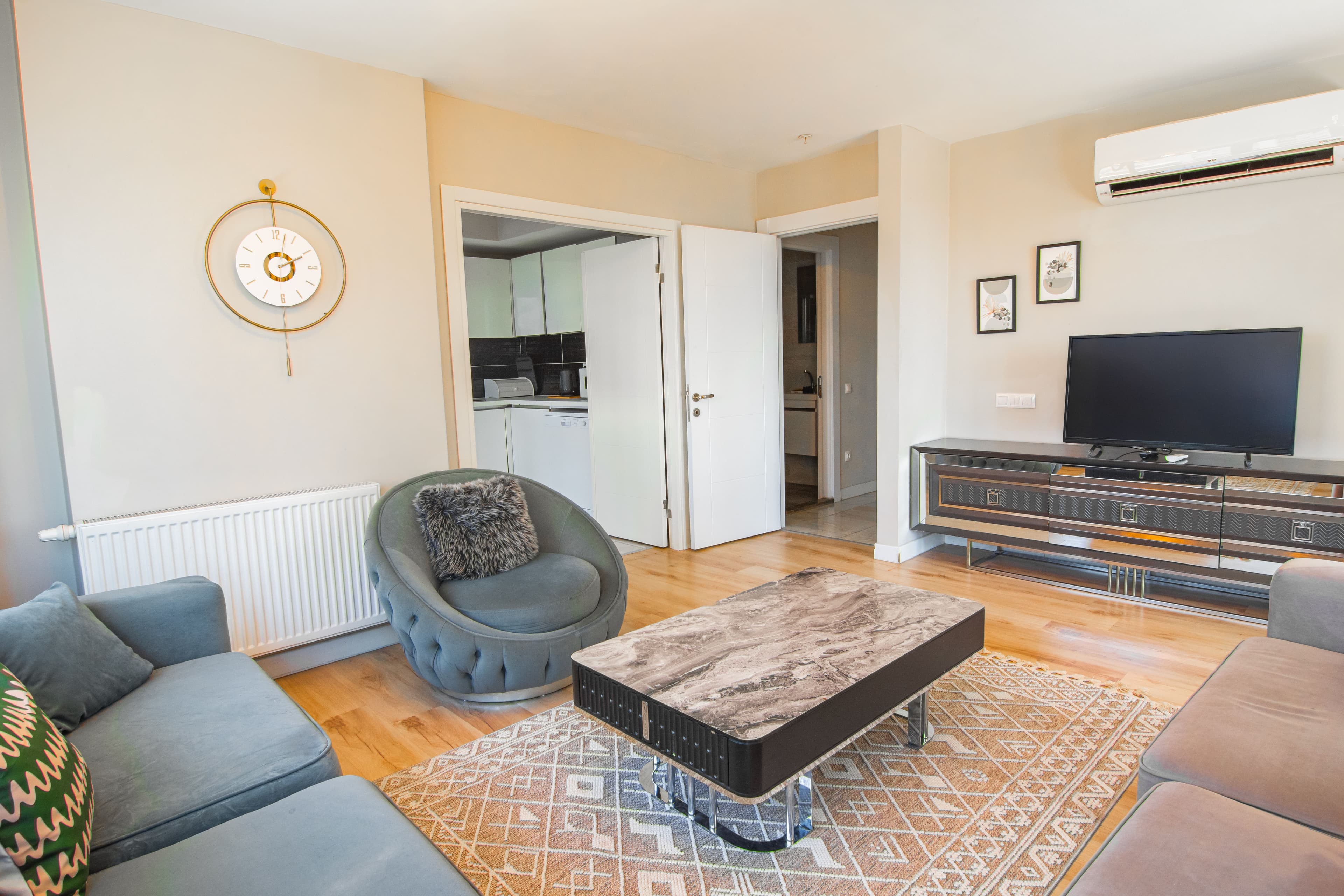 Stylish cozy 3 bedr apart & balcony — image 4