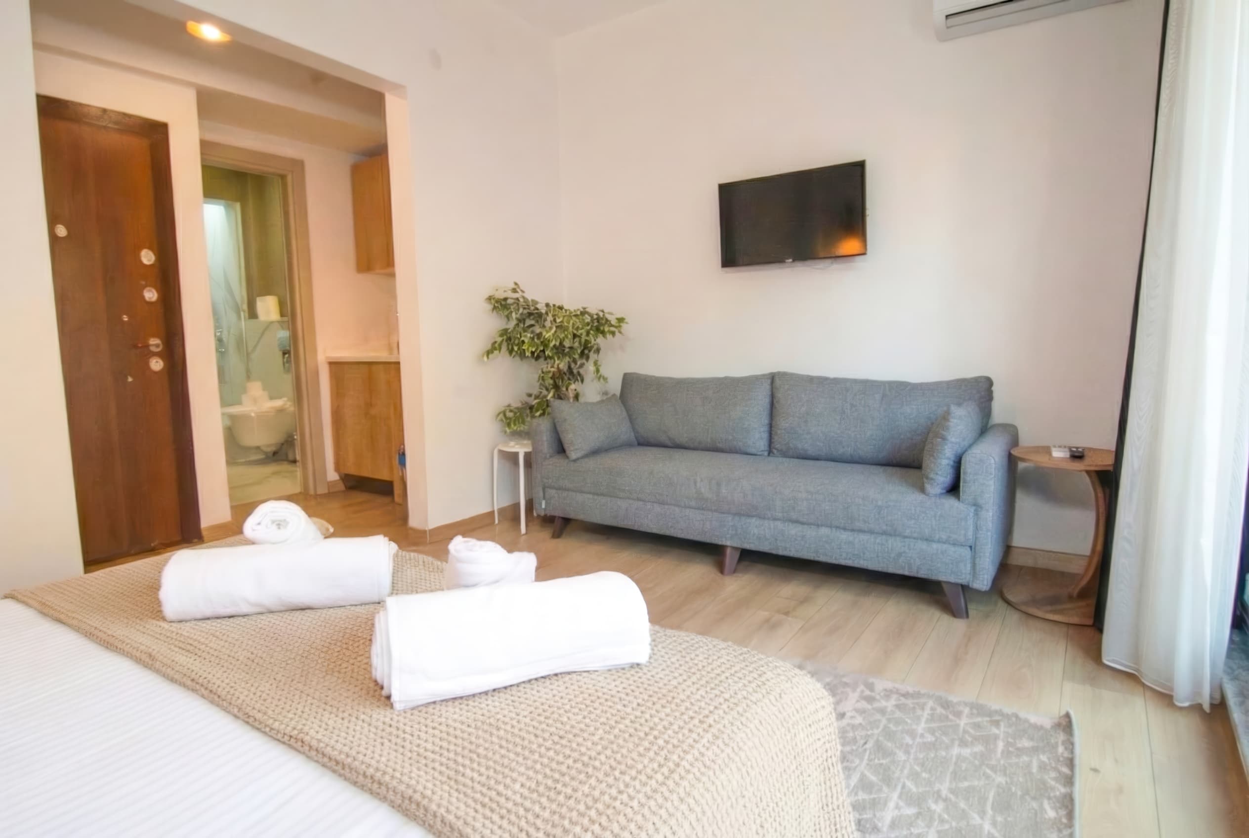 Modern  Studio with balcony in Beyoğlu , furnished apartment in Beyoğlu, Istanbul — image 6