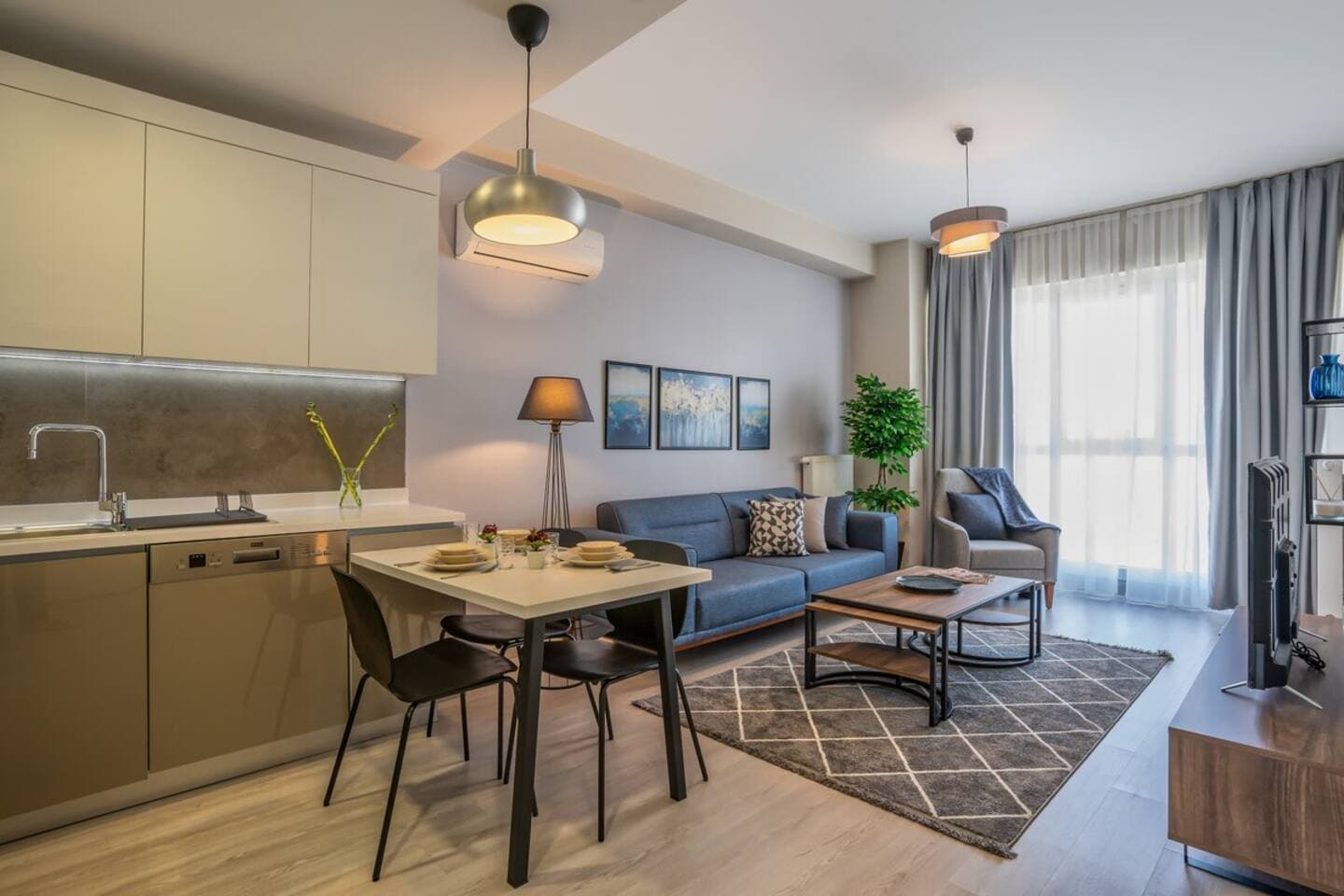 Stylish Urban Apt- Soak Up the City's Vibes, furnished apartment in Bağcılar, Istanbul