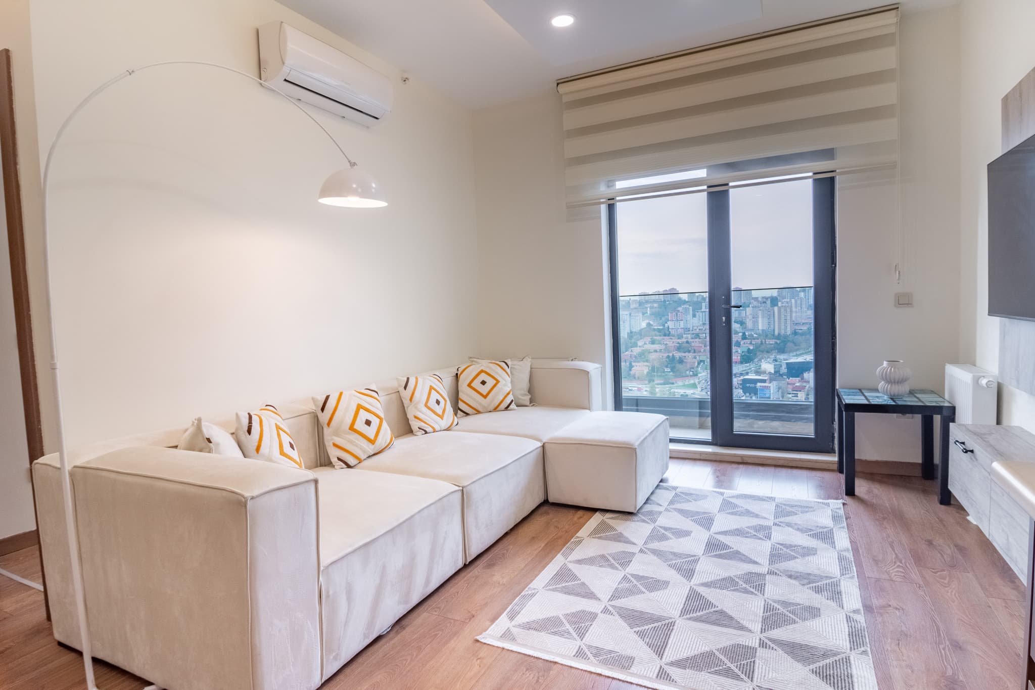 Spacious 1BR with City View, furnished apartment in Bağcılar, Istanbul