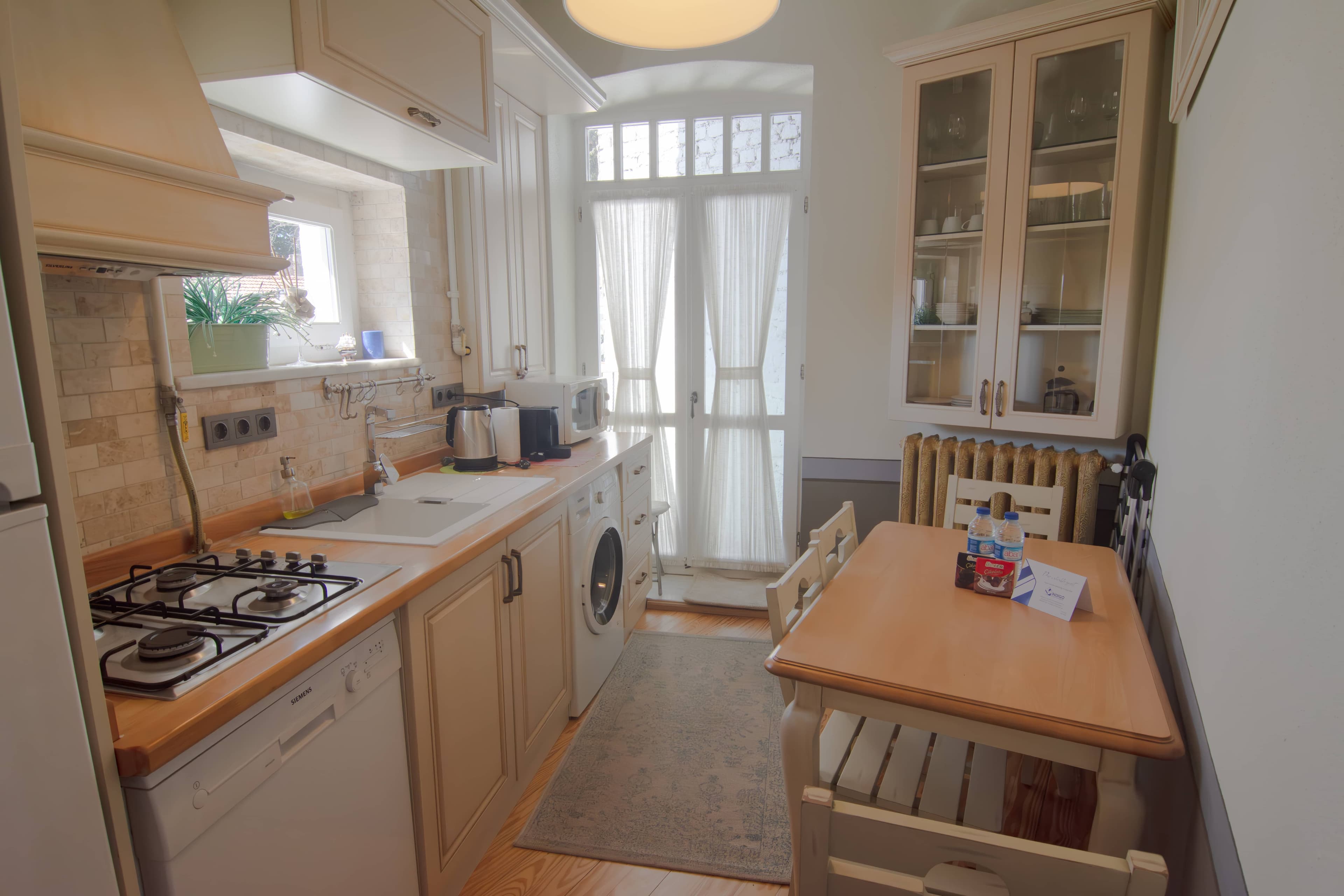 Stylish City Getaway-Explore the Urban Delights, furnished apartment in Beyoğlu, Istanbul — image 16