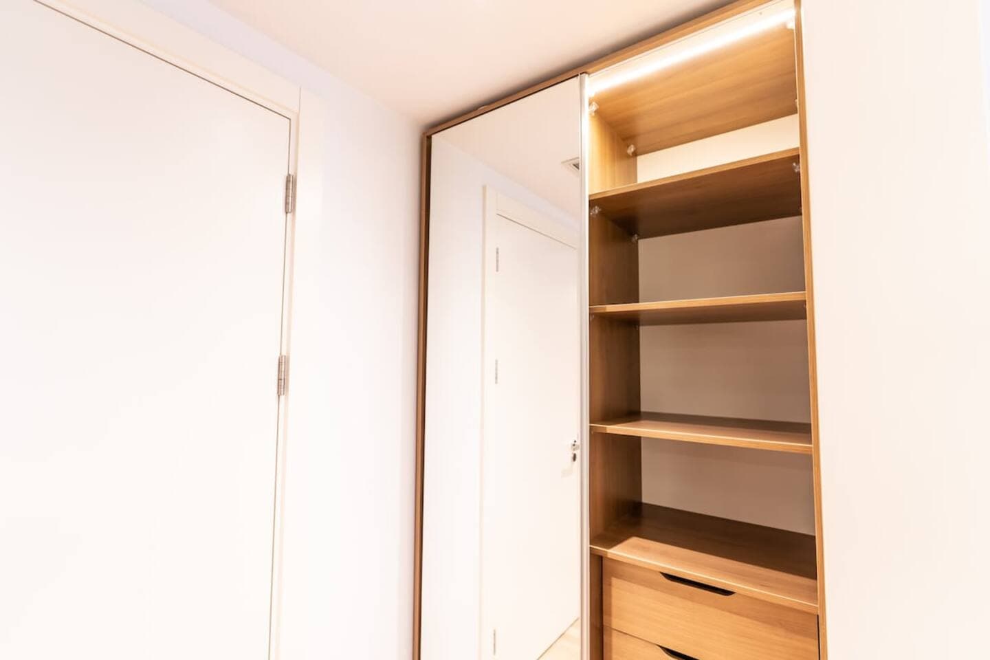 1-Bdr Getaway with Pool/Gym near Taksim Square, furnished apartment in Şişli, Istanbul — image 12