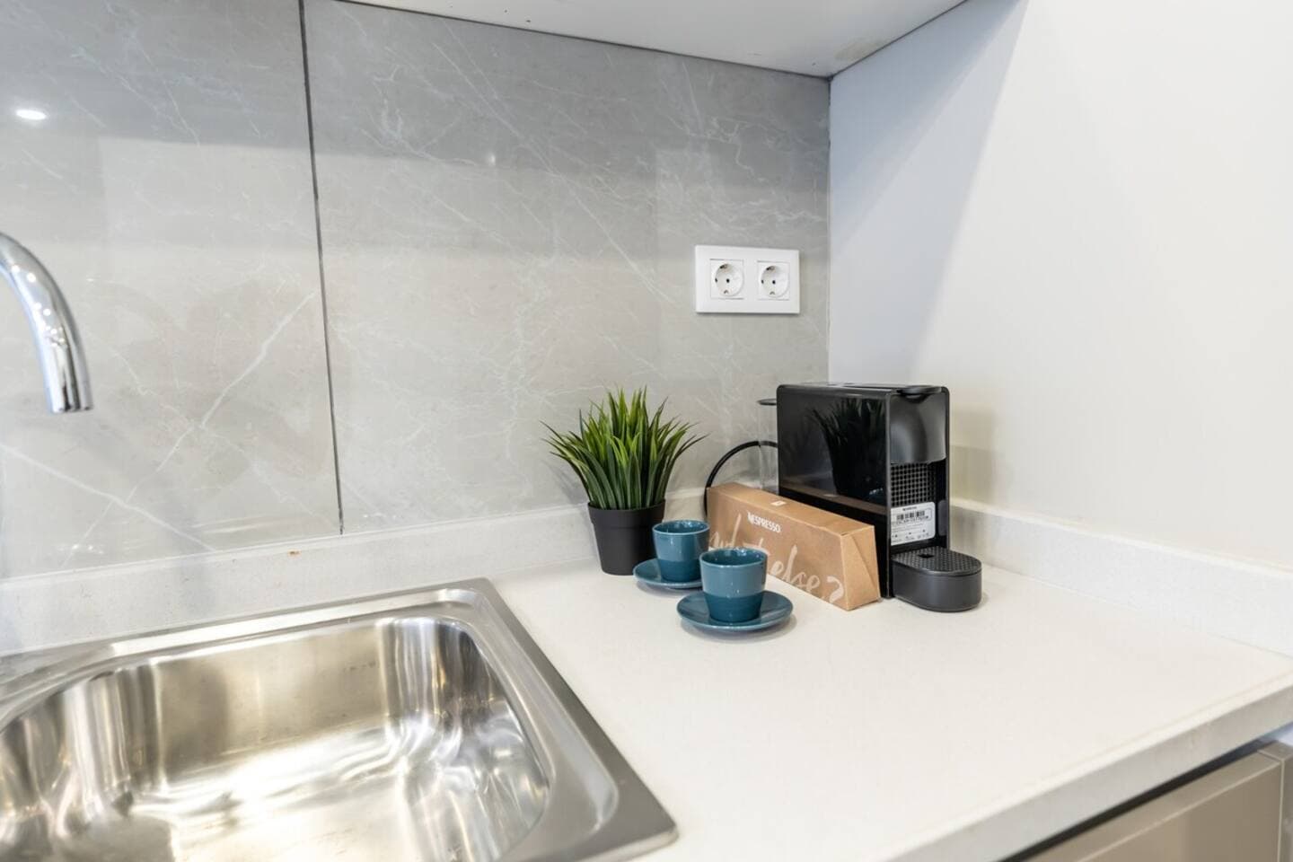 Modern & Fancy 2-Bedroom Apt with Nespresso, furnished apartment in Kağıthane, Istanbul — image 14