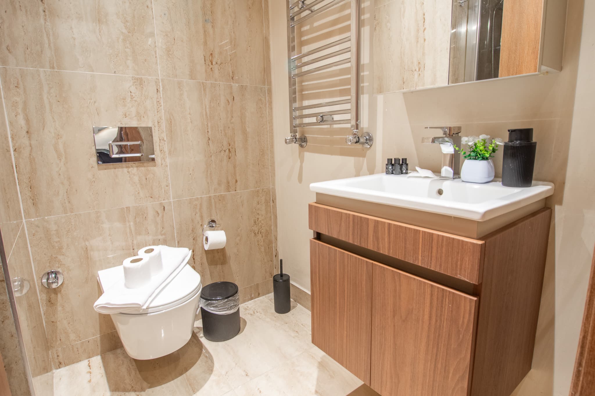 Stylish 1-Bedroom Apartment for City Living, furnished apartment in Bağcılar, Istanbul — image 12