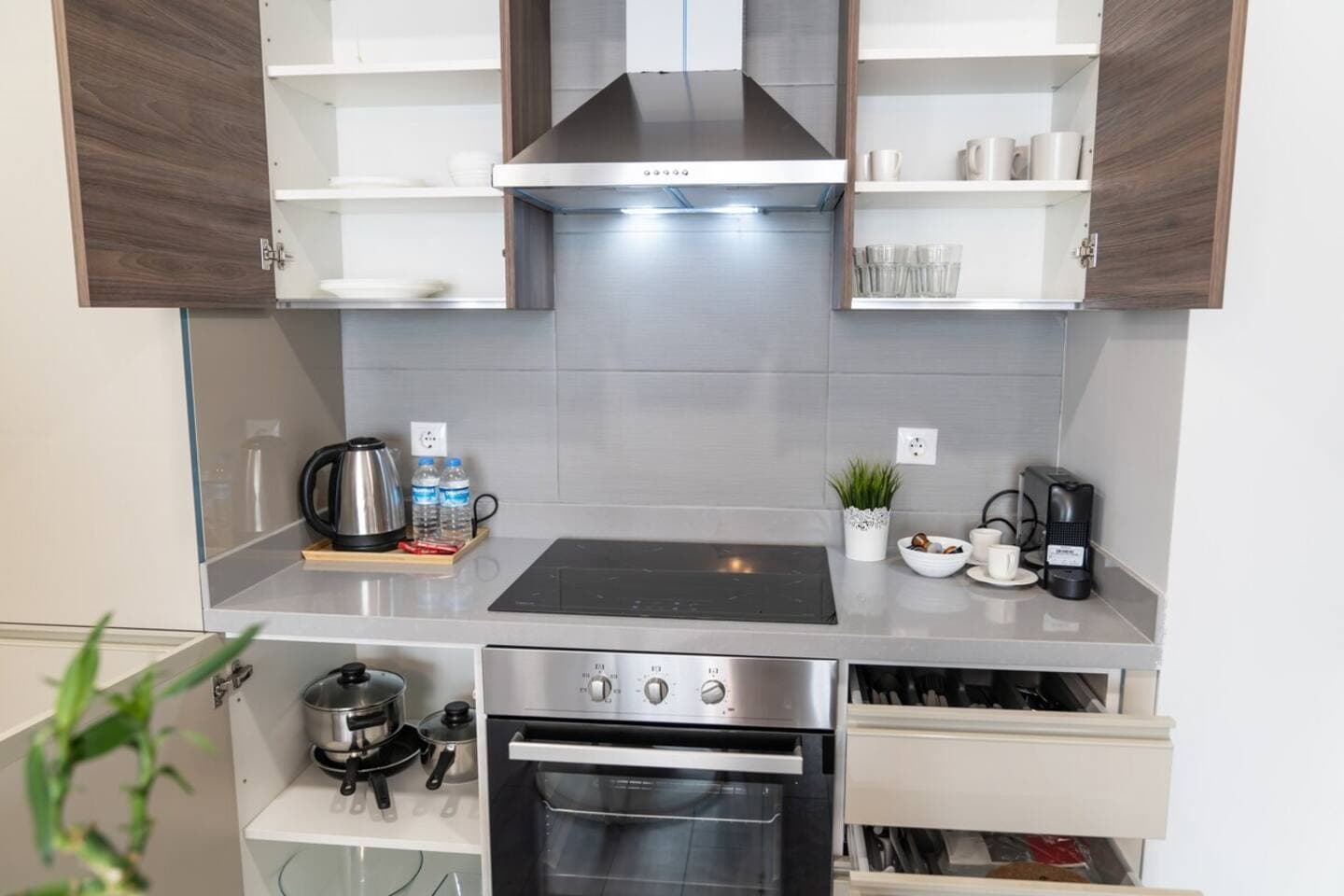 Modern Urban Apt- Relaxation in the City Hustle, furnished apartment in Kadıköy, Istanbul — image 12