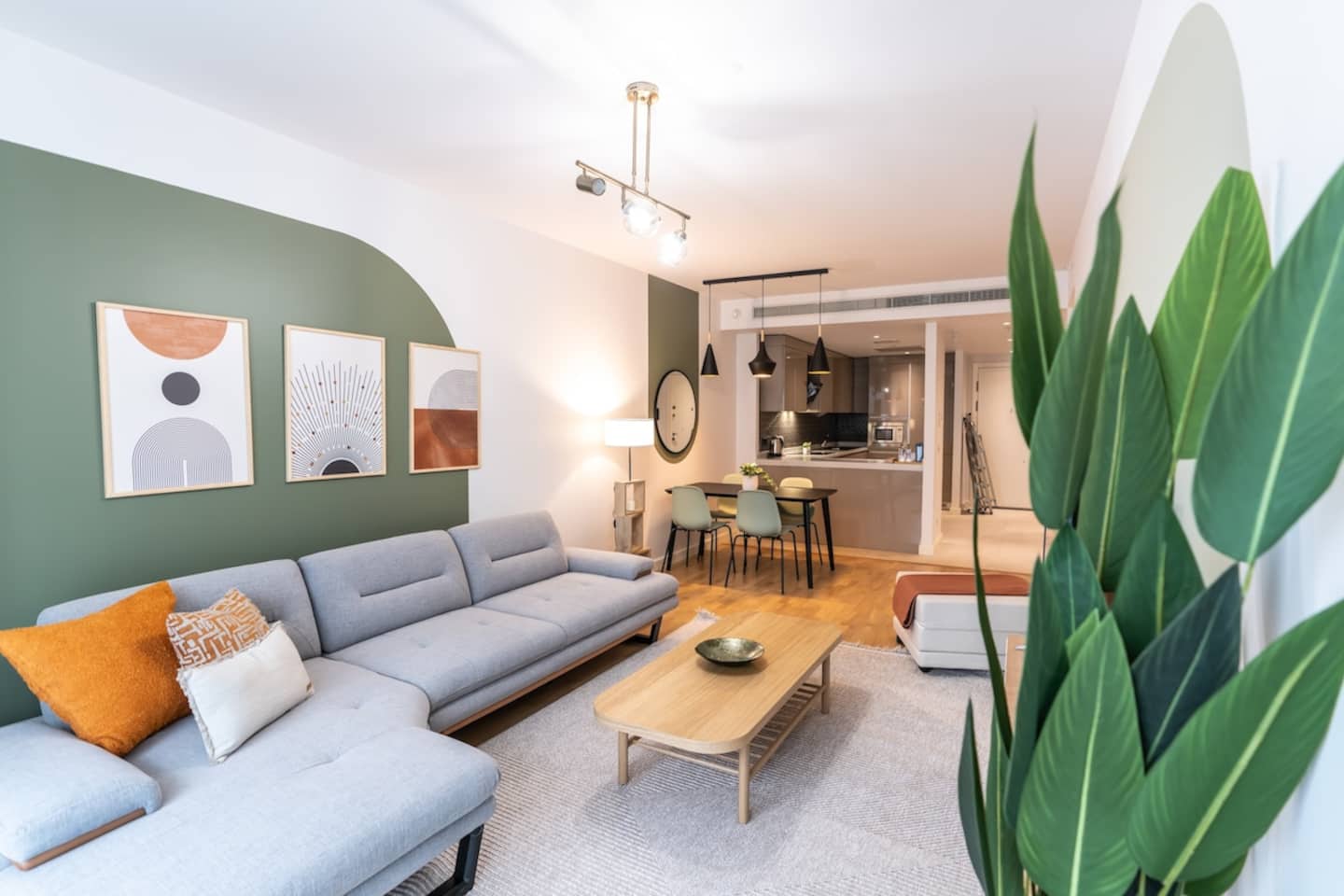 1-Bdr Getaway with Pool/Gym near Taksim Square, furnished apartment in Şişli, Istanbul — image 2