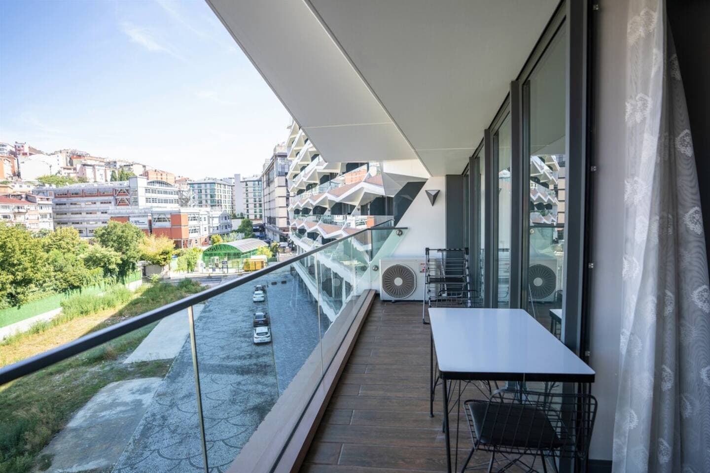 Bright and Modern Apt with Stunning City View, furnished apartment in Beyoğlu, Istanbul — image 18