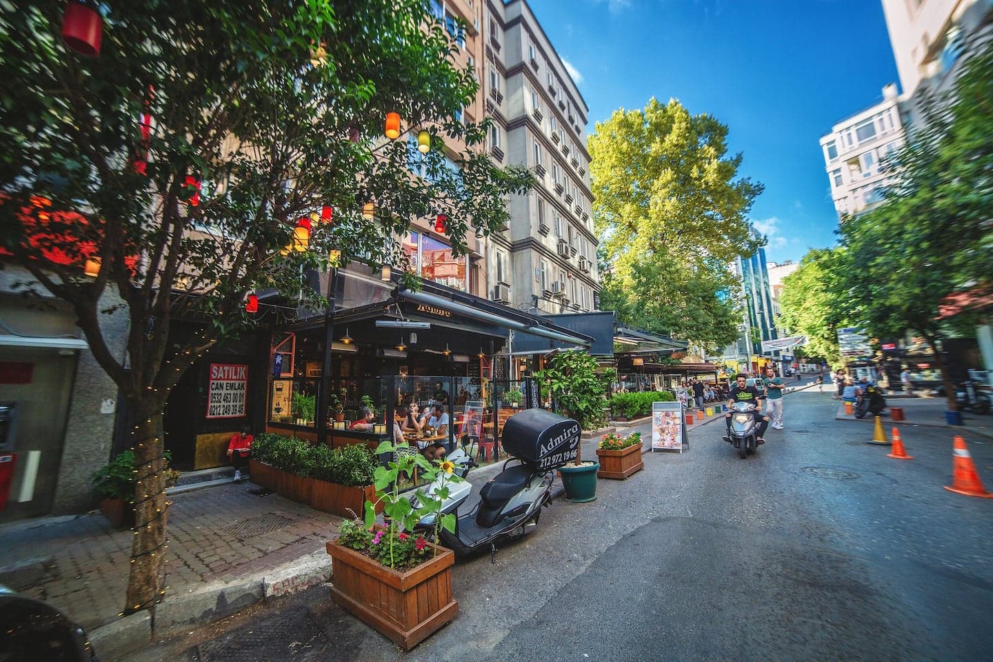 Cozy Getaway - Warmth and Comfort in the City, furnished apartment in Beyoğlu, Istanbul — image 14