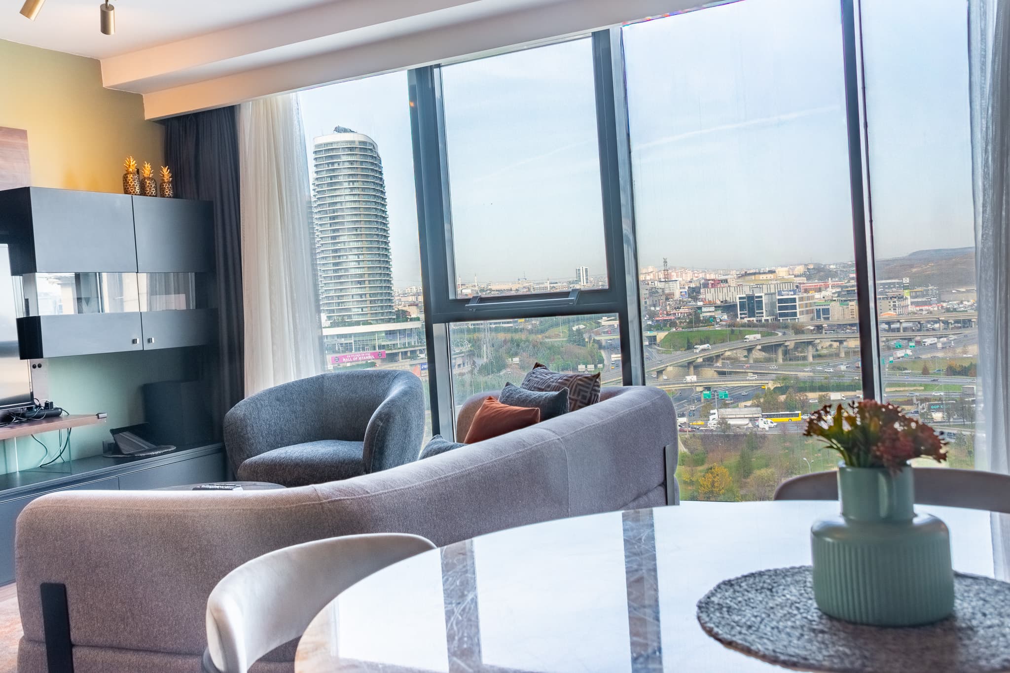 2-Bedroom Escape with city view, furnished apartment in Bağcılar, Istanbul — image 2