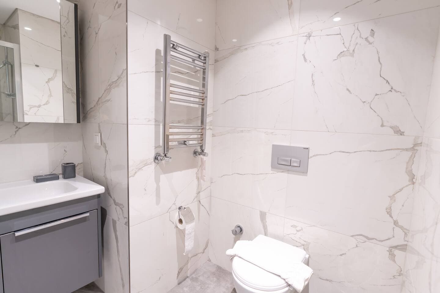 Near Airport Metro 1-Bdr Apt  Wi-Fi/Pool/Gym, furnished apartment in Kağıthane, Istanbul — image 13