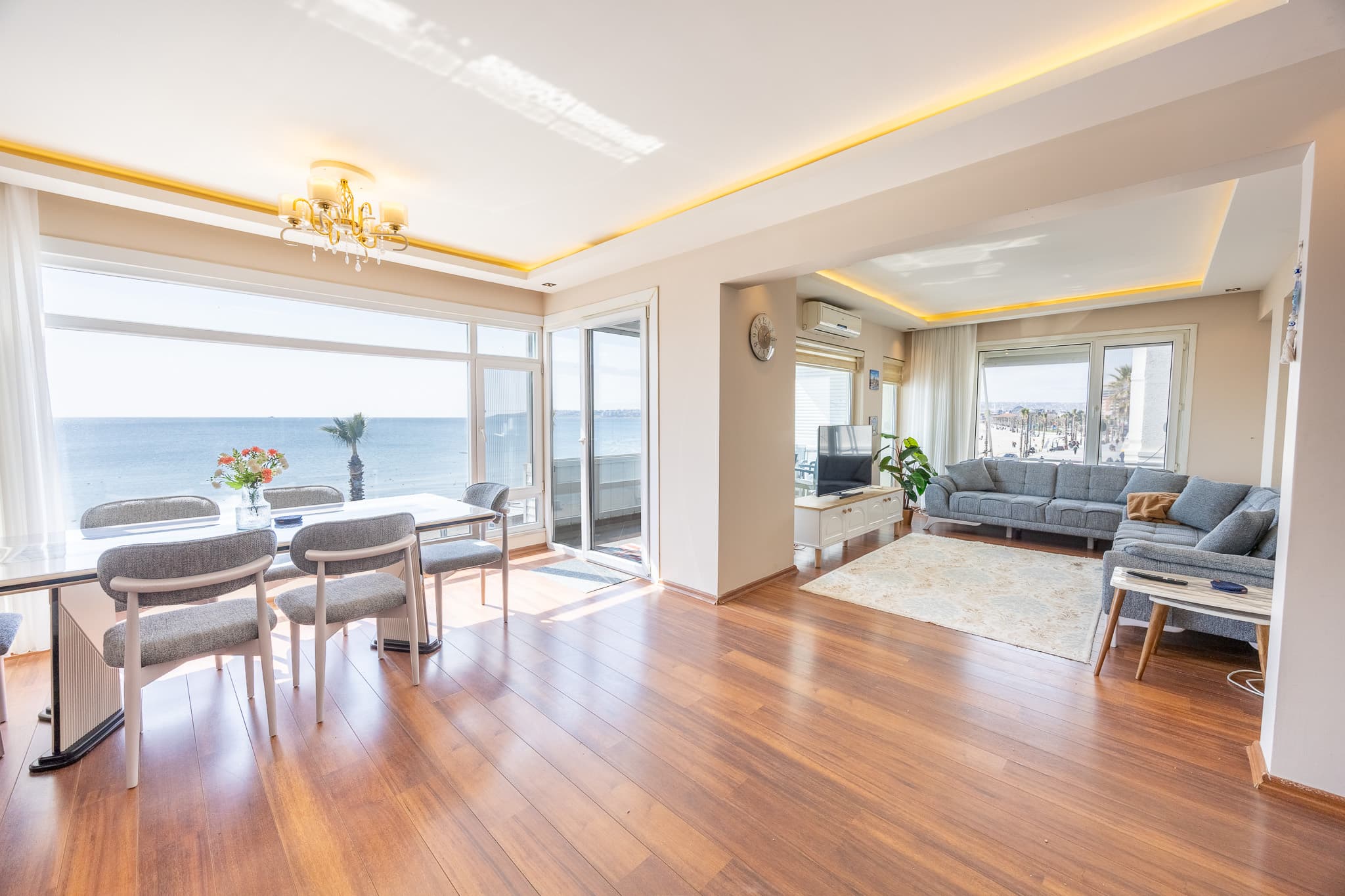 Seaside 3-Bedroom Duplex with Jacuzzi, furnished apartment in Büyükçekmece, Istanbul
