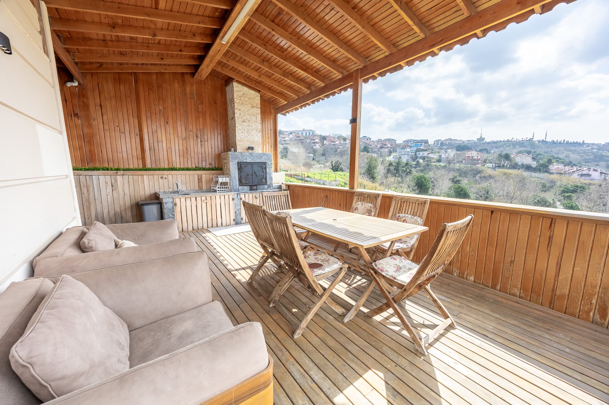 Sea View Villa with Pool, furnished apartment in Büyükçekmece, Istanbul — image 3